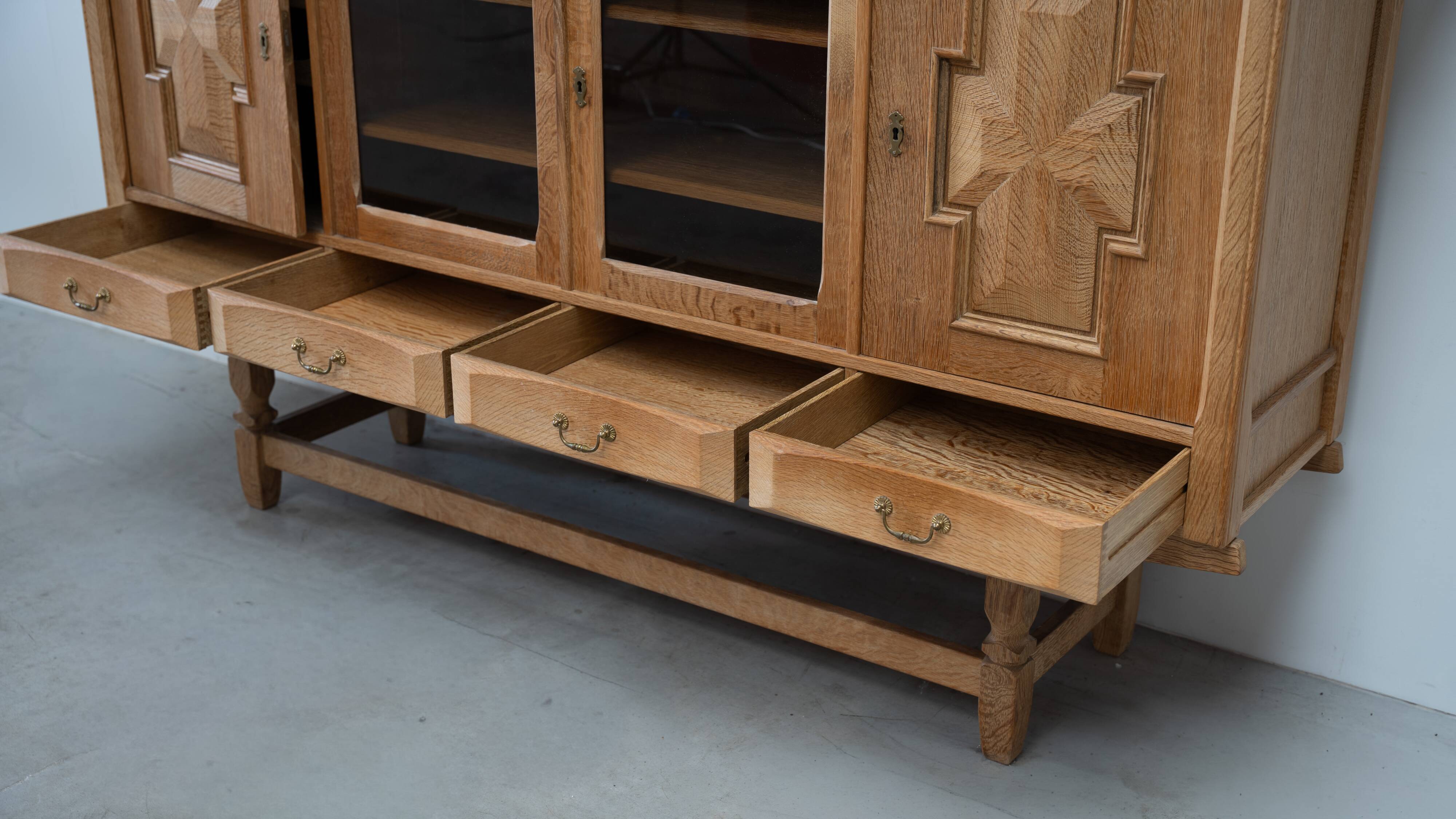 Buffet haut en chêne scandinave par Kjaernulf