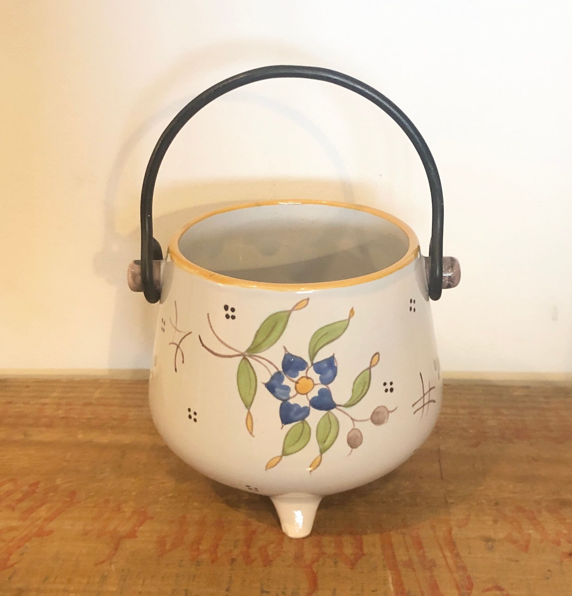 Cauldron moustiers