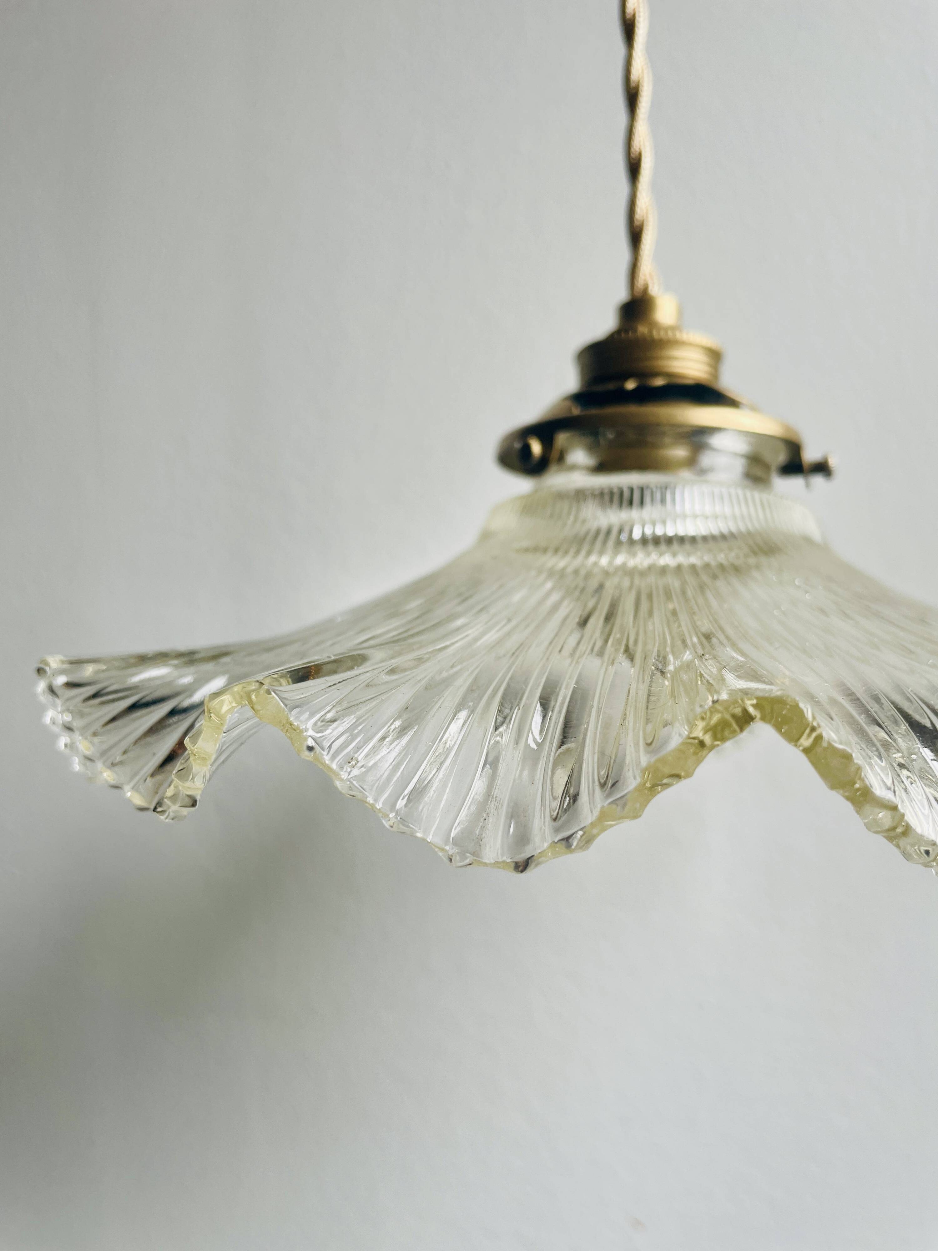 Suspension en verre strié années 50