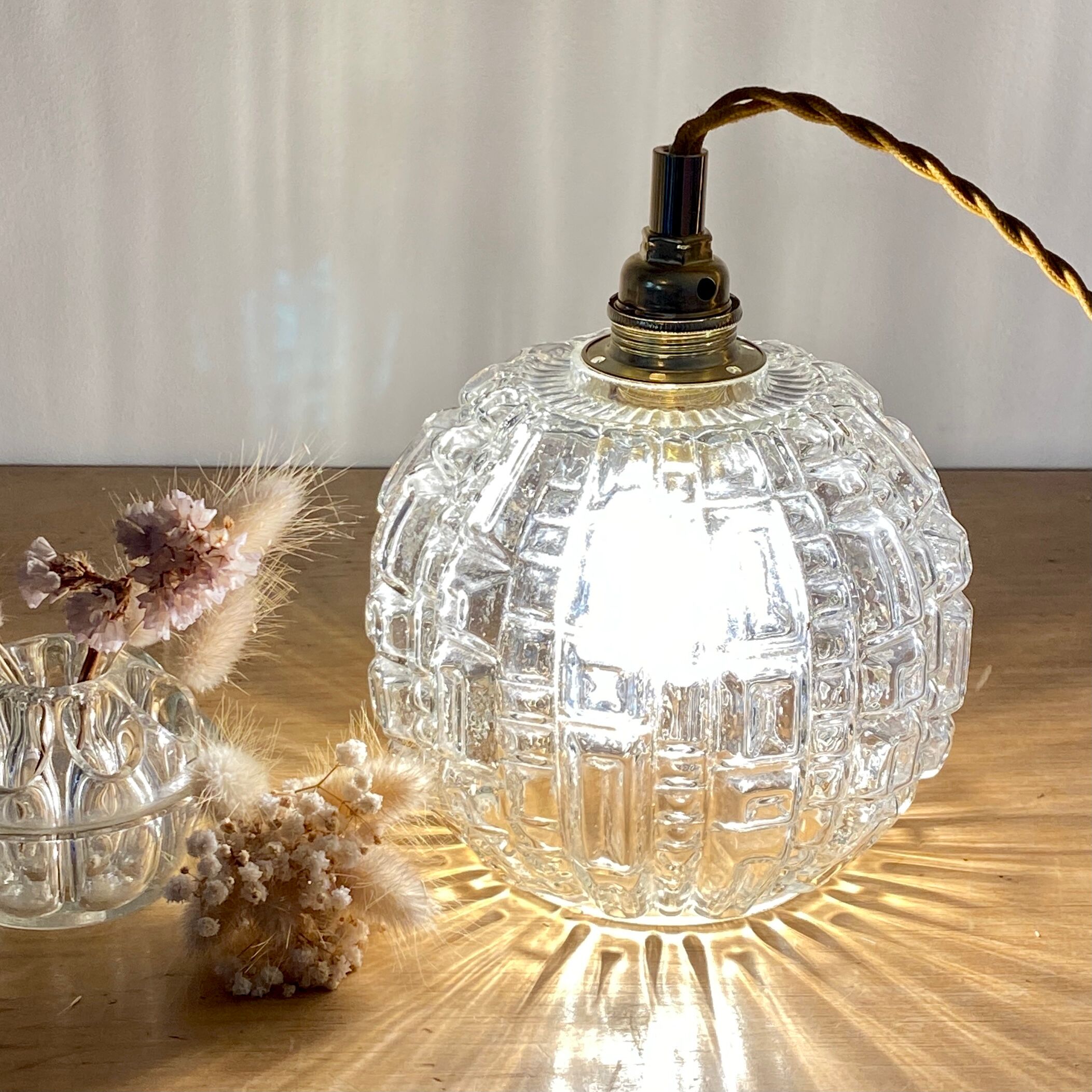 Baladeuse globe vintage en verre moulé