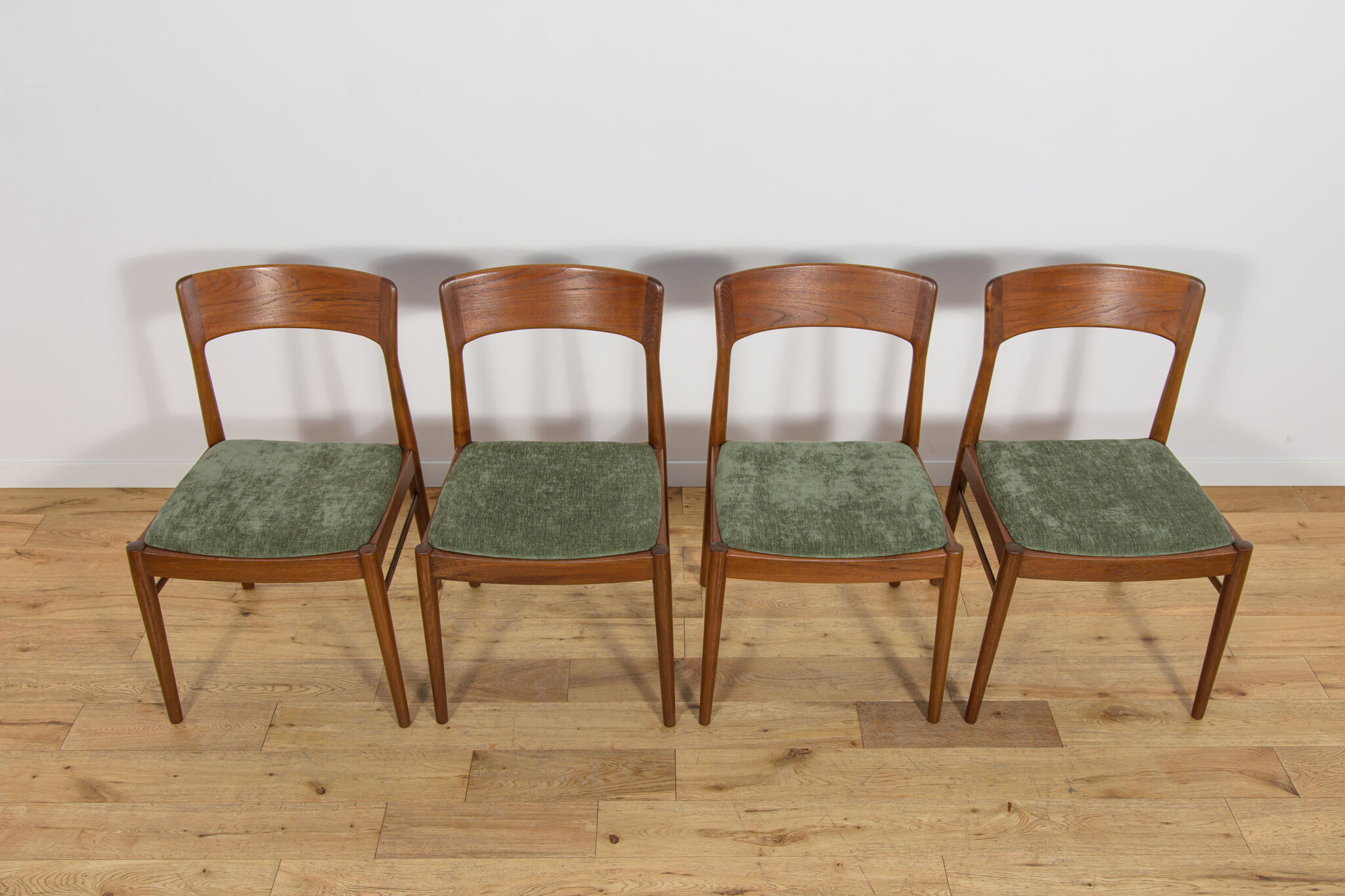 Mid-Century Teak Model 26 Dining Chairs by Henry Kjærnulf for Korup Stolefabrik, Denmark, 1960s, Set of 4
