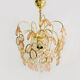 Lustre vintage suspension en métal doré et laiton feuilles en verre rose et pampilles. Année 70 80