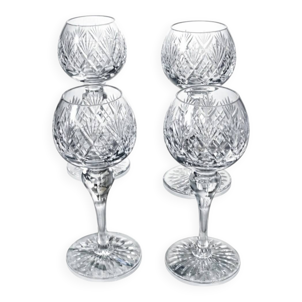 4 verres à vin en cristal au plomb, dotés de tiges balustres élancées