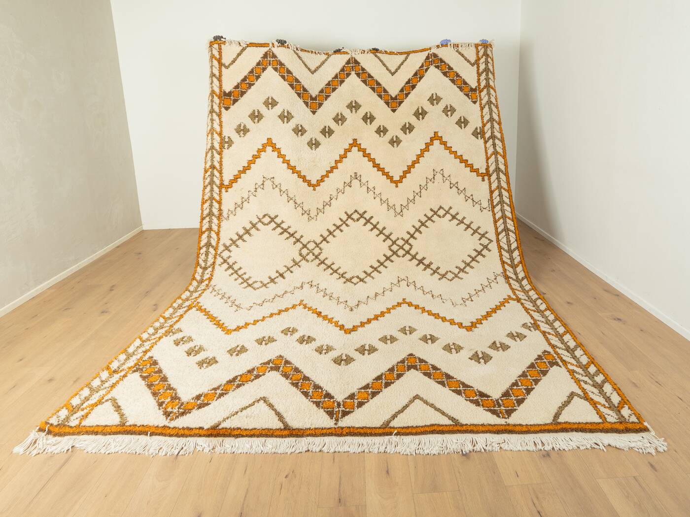 XXL Berber rug with long fringes from the 1960s. Cream-coloured pile with patterns in orange and green tones.
