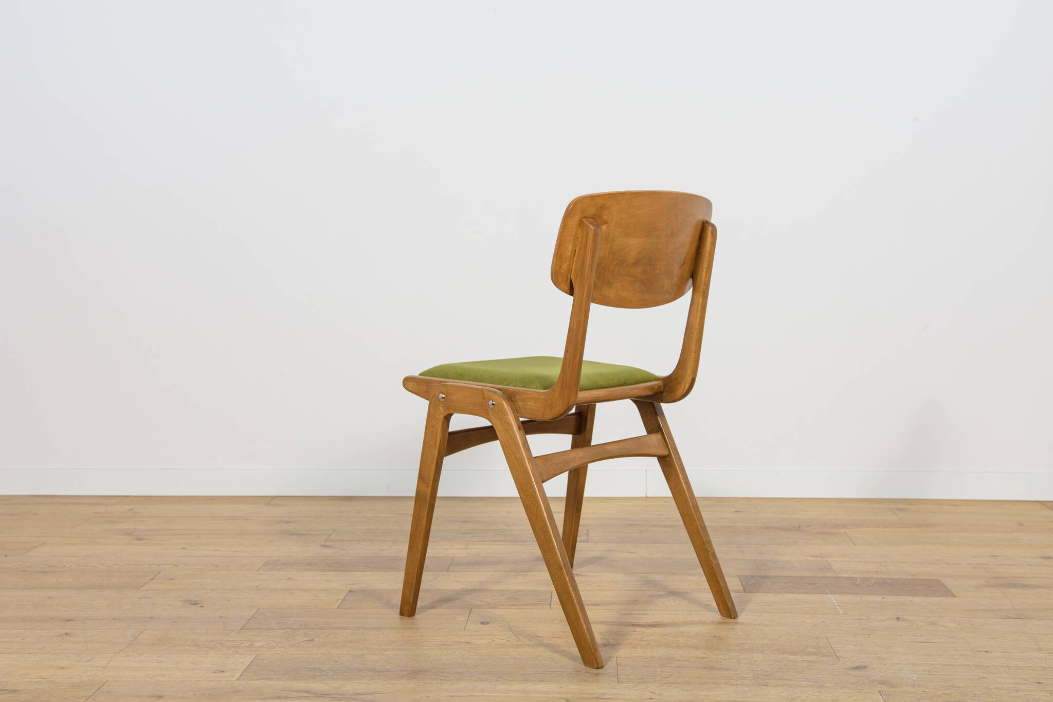 Boomerang Dining Chairs from Goscinski Furniture Factory Model  229XB, Pola