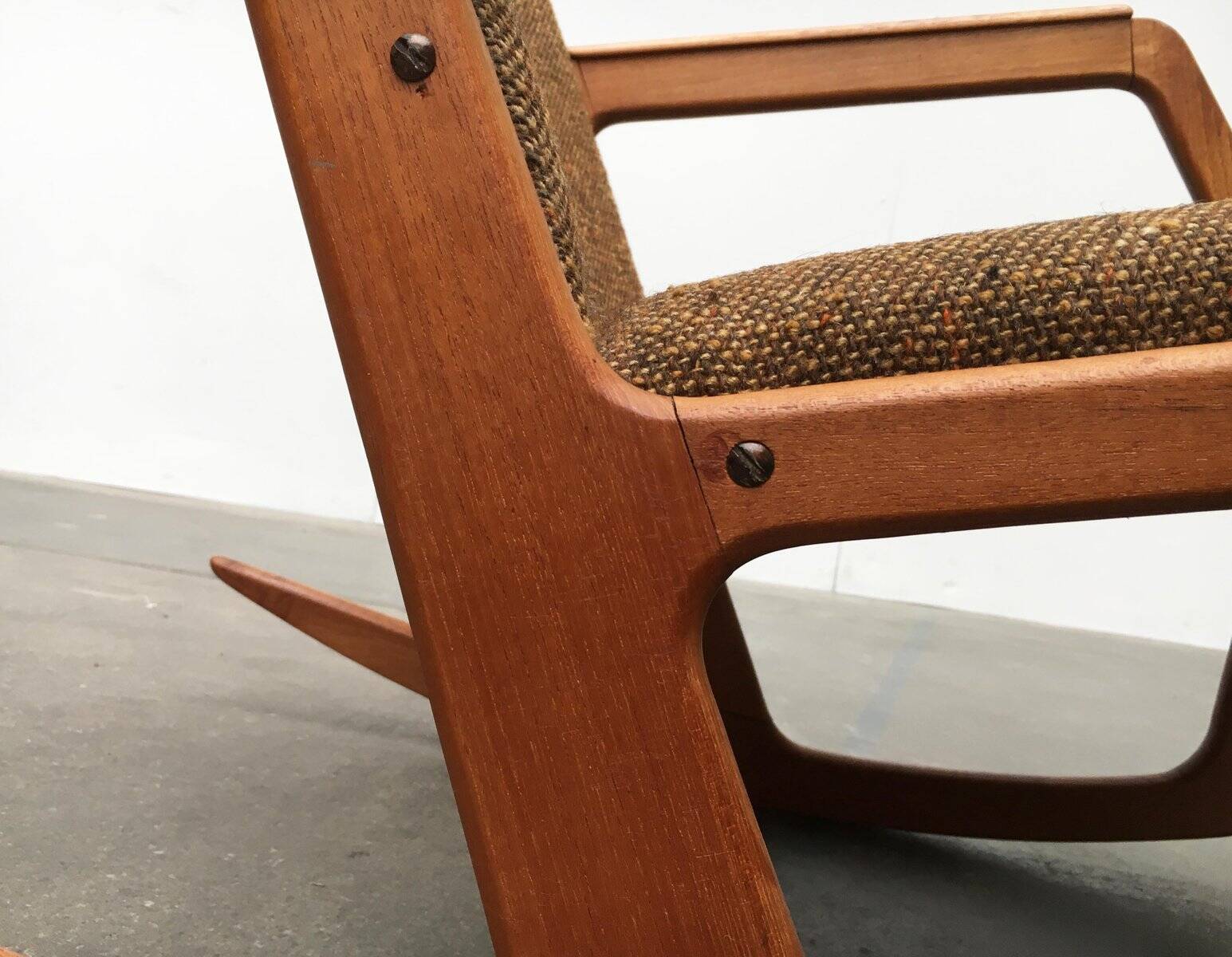 Mid-century model 100 rocking chair in Danish teak by Søren Georg Jensen for Kubus Møbler, 1960s.