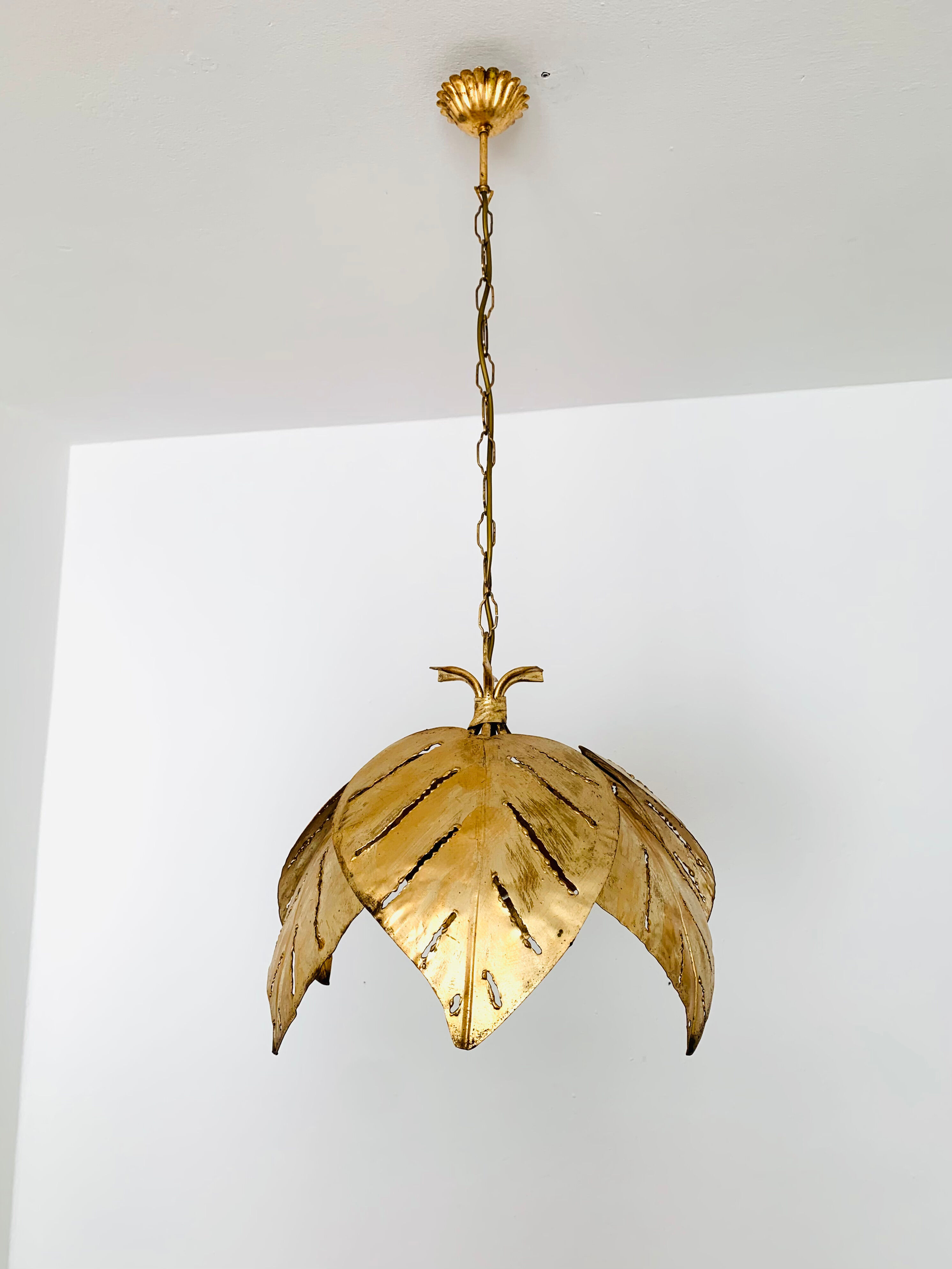 Lustre en feuille de palmier hollywood régence italienne dorée par Hans Kögl