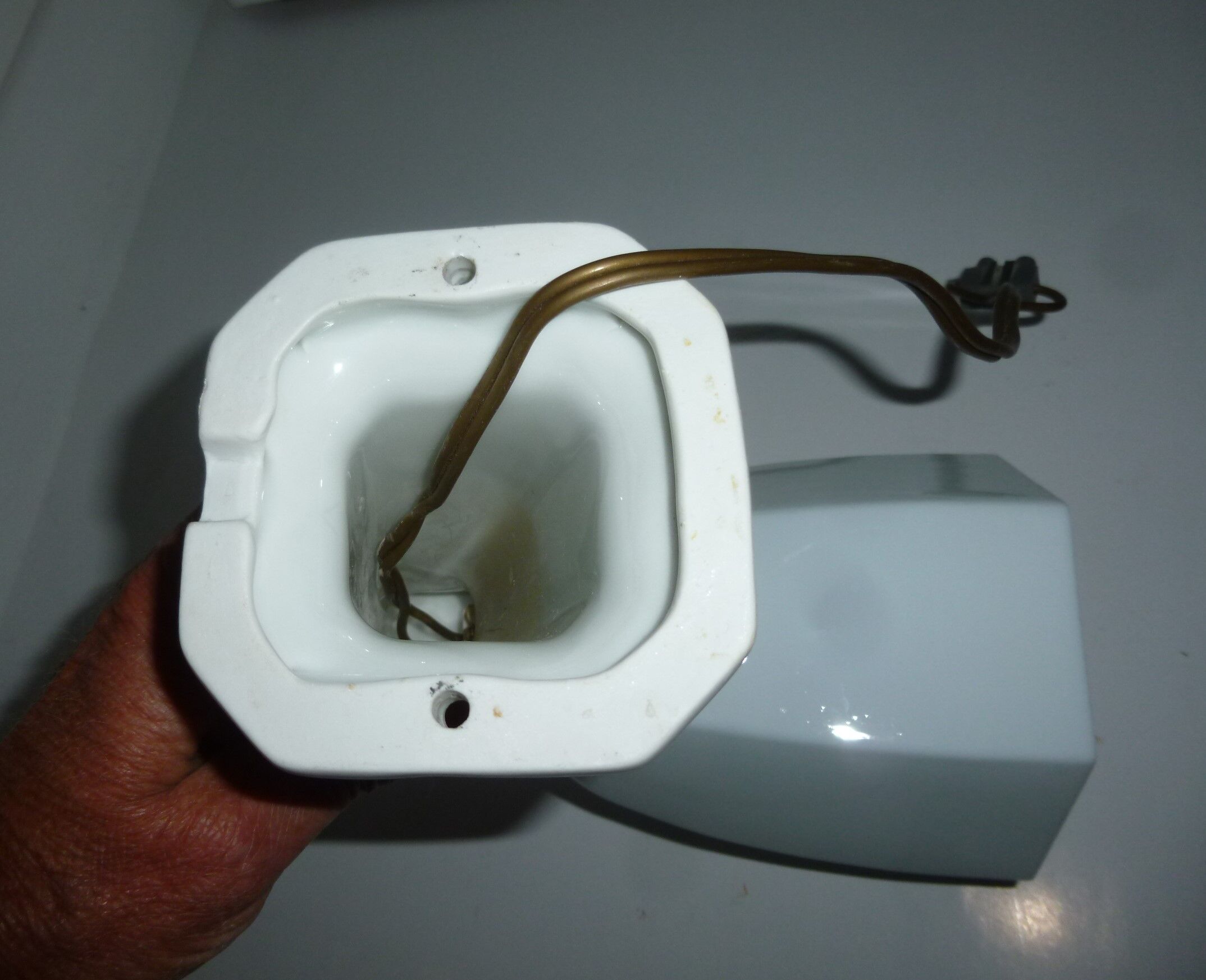 Old wall lamp for porcelain and opaline bathroom