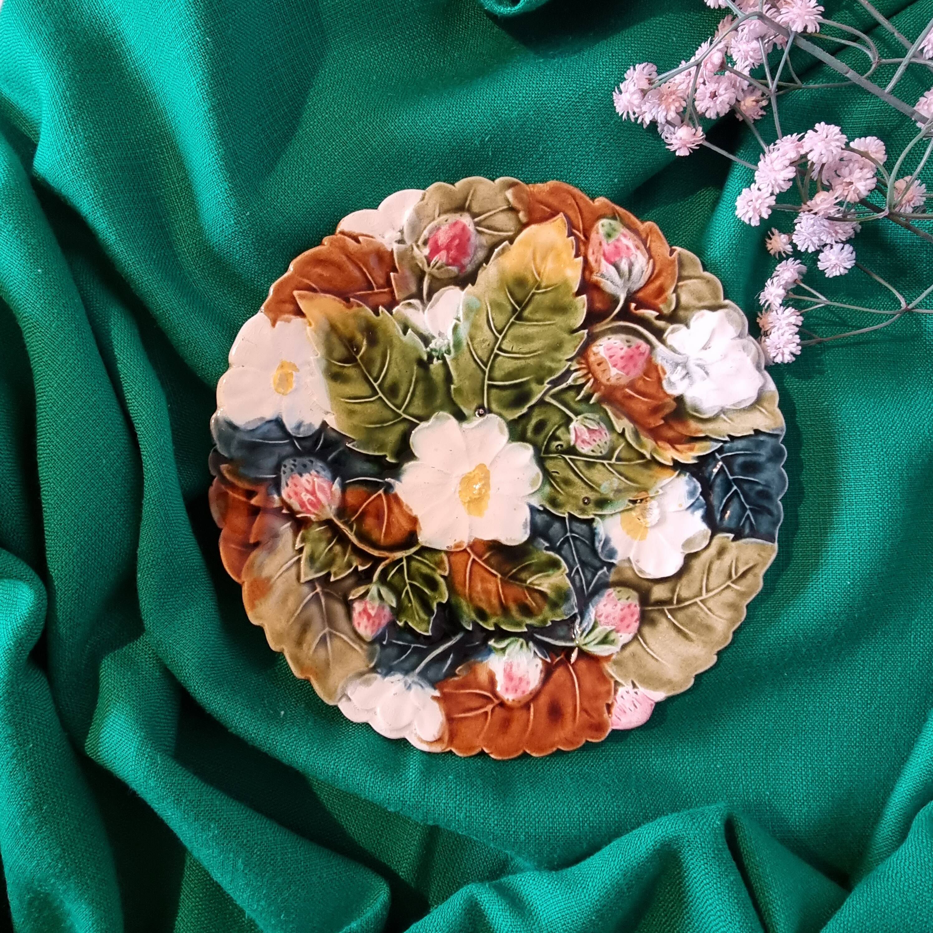 Set of 6 french onnaing barbonite ceramic plates and cake plate