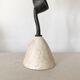 Lampe sculpturale en métal et pierre