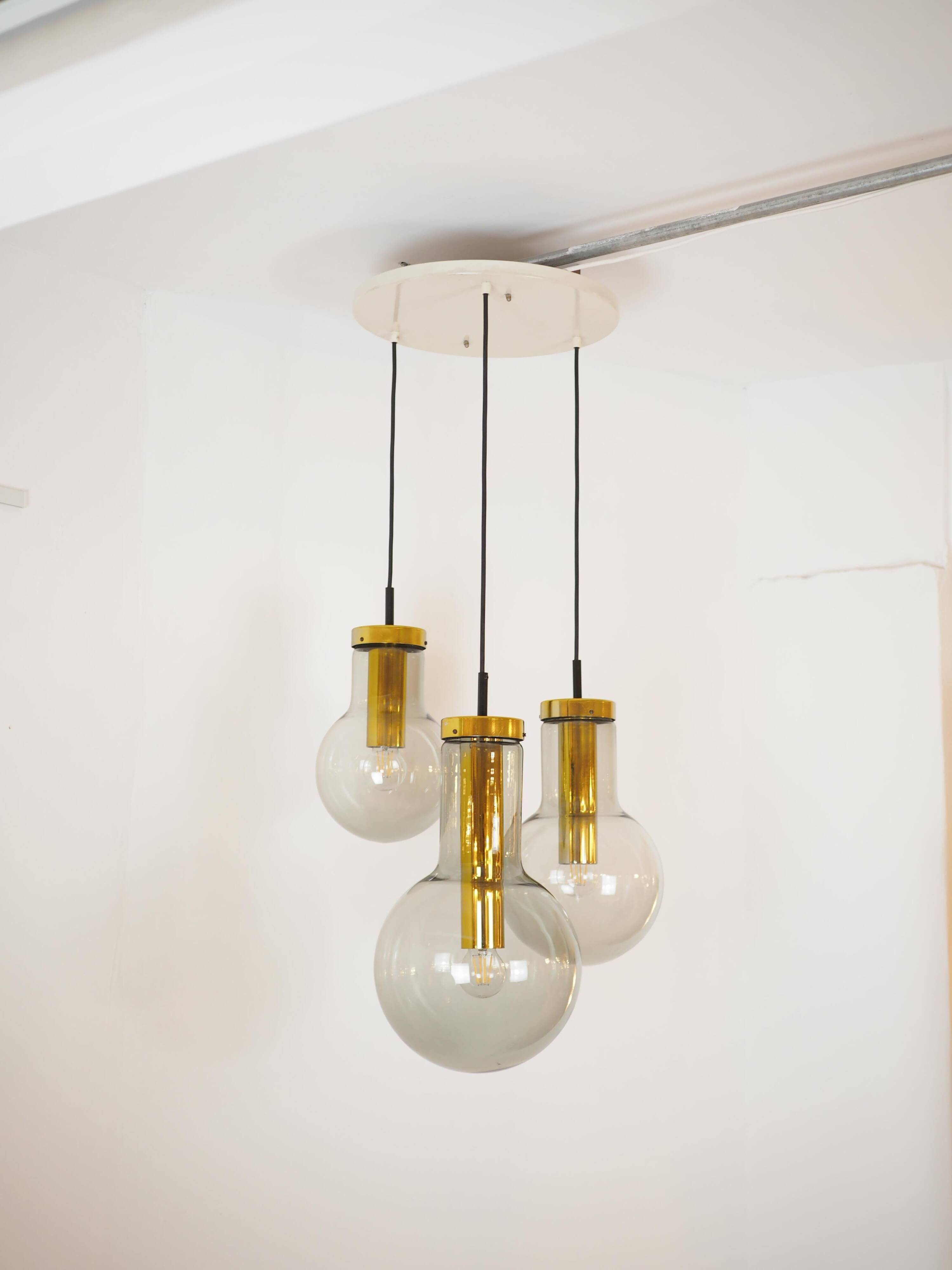 Rare Trio de lampes suspendues "Maxi Globe Lighting" par RAAK Amsterdam, années 1960