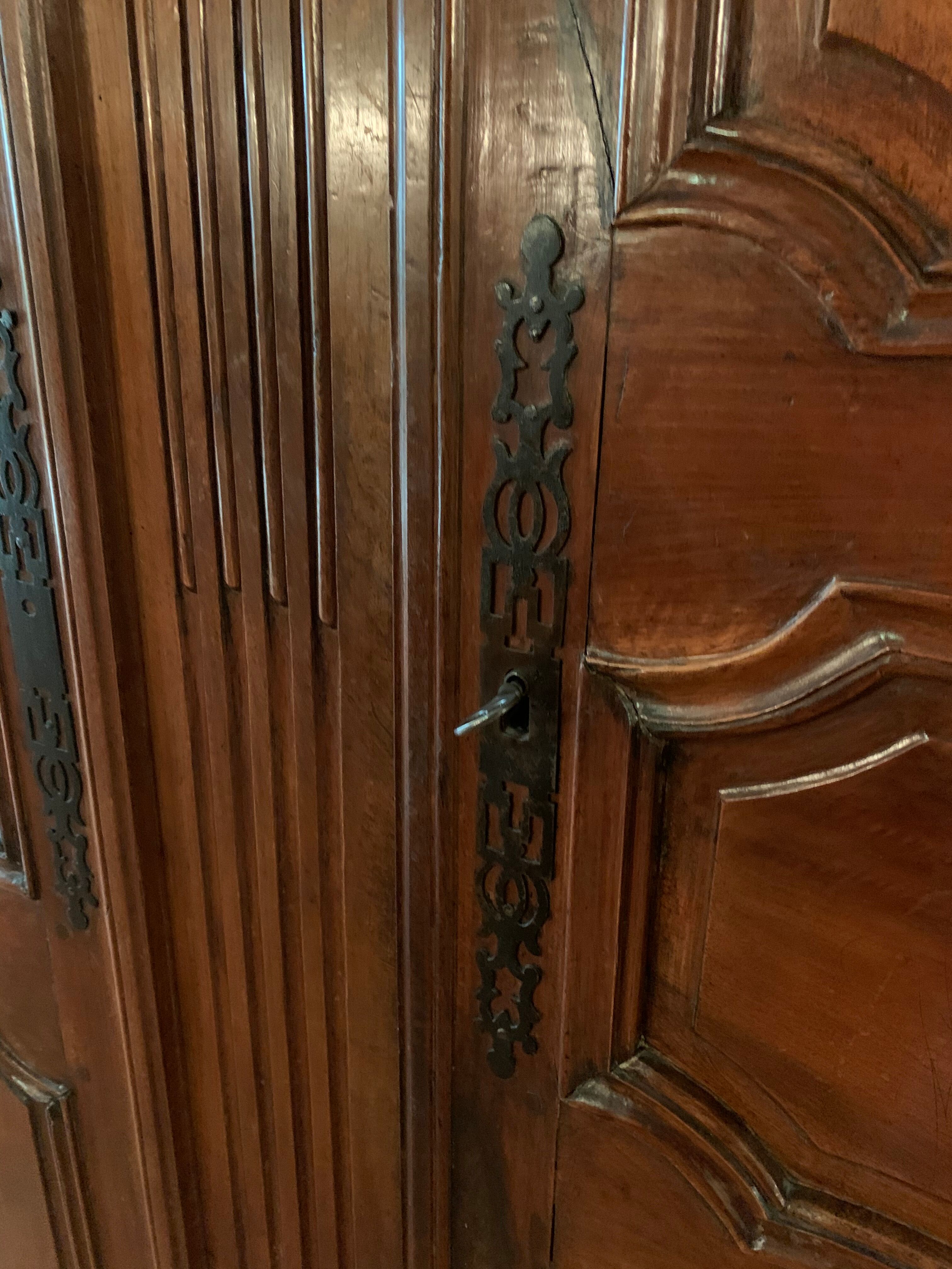 Antique wardrobe of character XVIII th of Rhone Valley