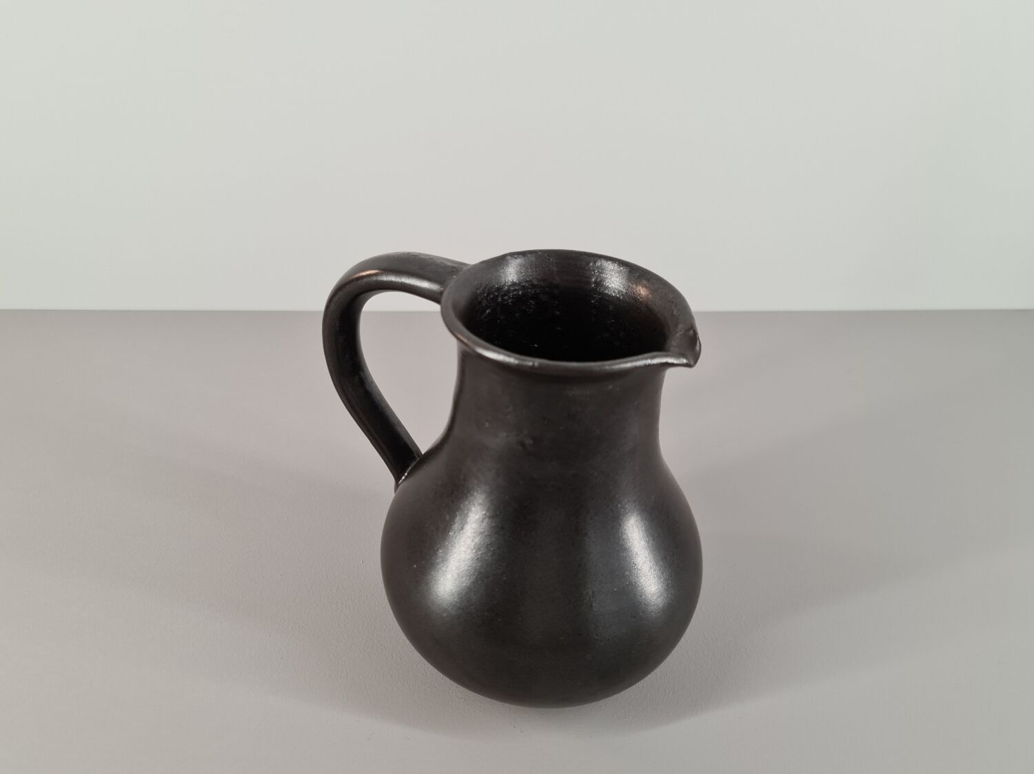 Modernist pitcher in black ceramic 50s