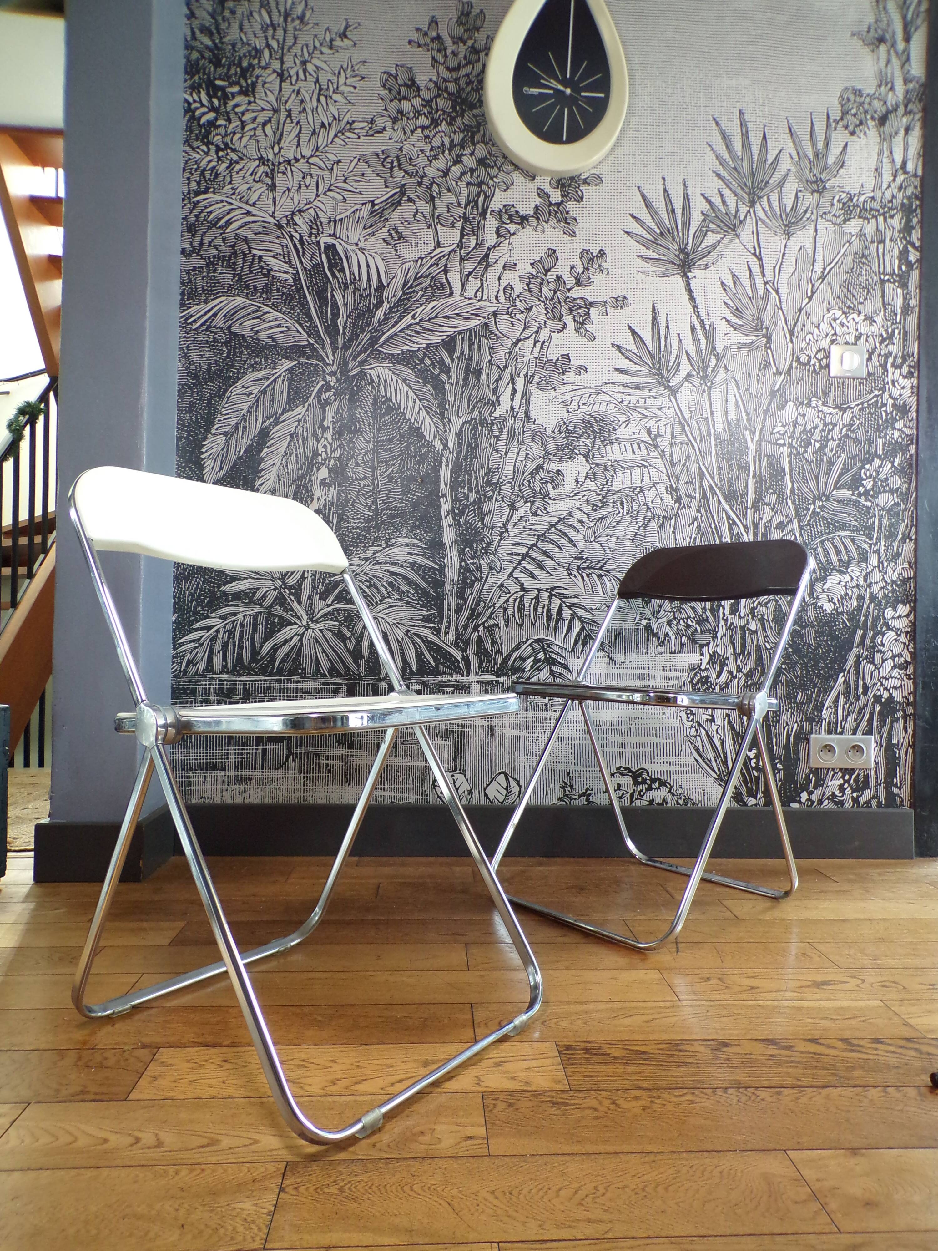 Duo of white and brown Piretti plia chairs