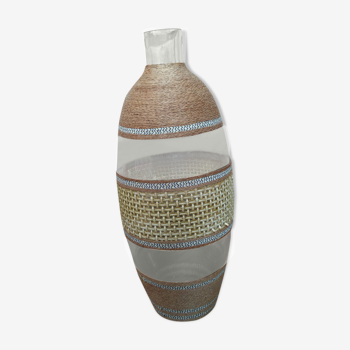 Vase en verre décor canné et fibres naturelles