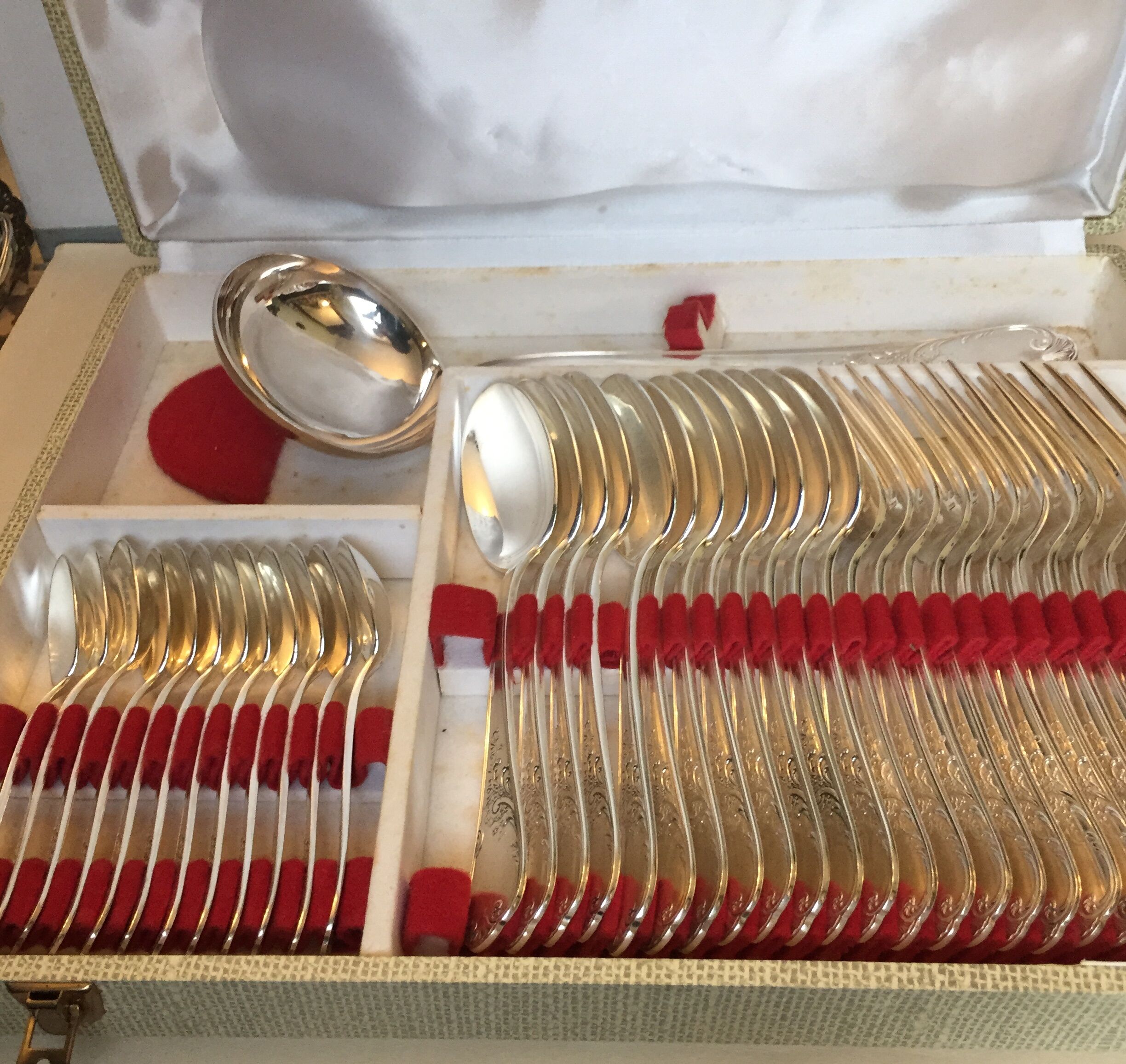 Housewife 37 pieces of silver metal