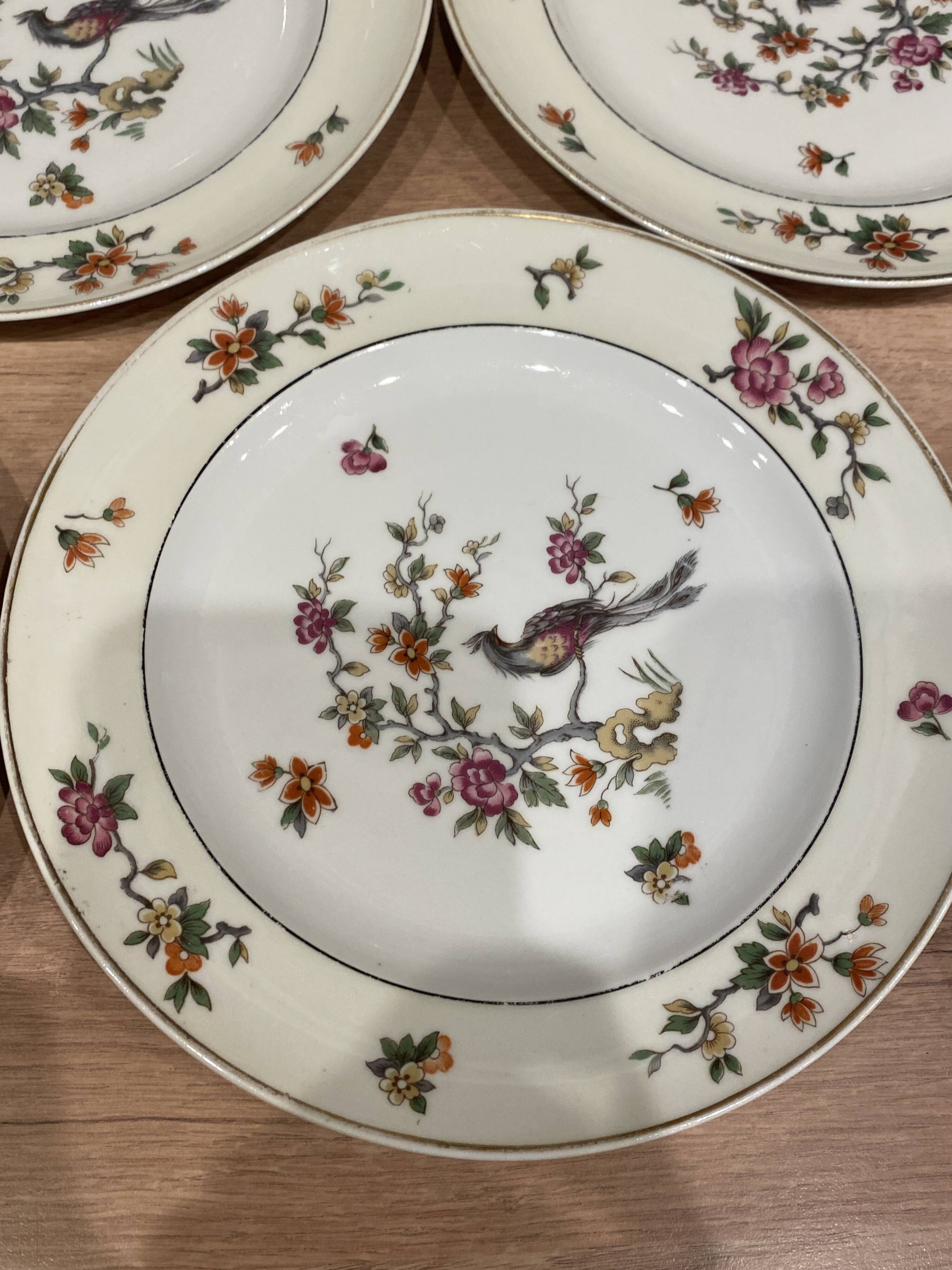 Set of 8 flat plates in Limoges porcelain