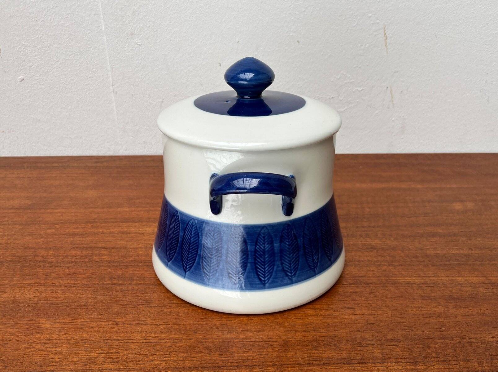 Grand Terrine Couvercle de Pot Suédois du Milieu du Siècle Koka Blue Bla par Hertha Bengtson pour Rörstrand, années 1950