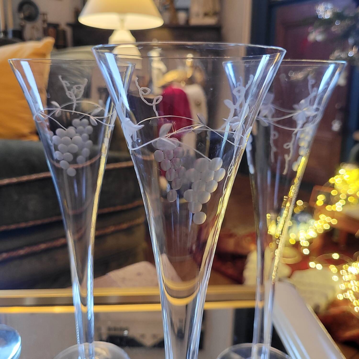 Romanart champagne flutes, mouth-blown, engraved grapes
