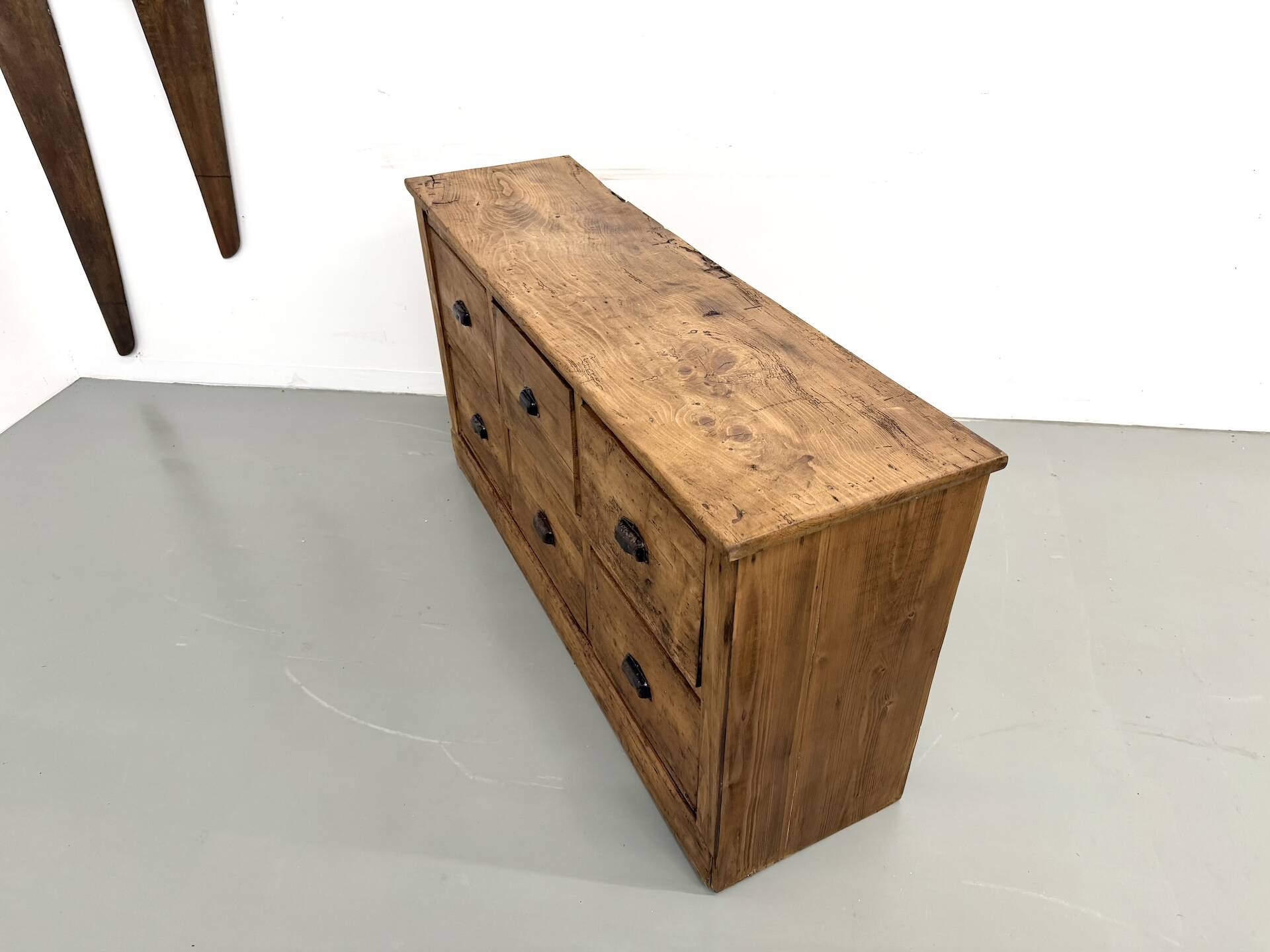 Six-drawer workshop cabinet