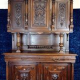 Beautiful Renaissance style sideboard in solid walnut, fully carved