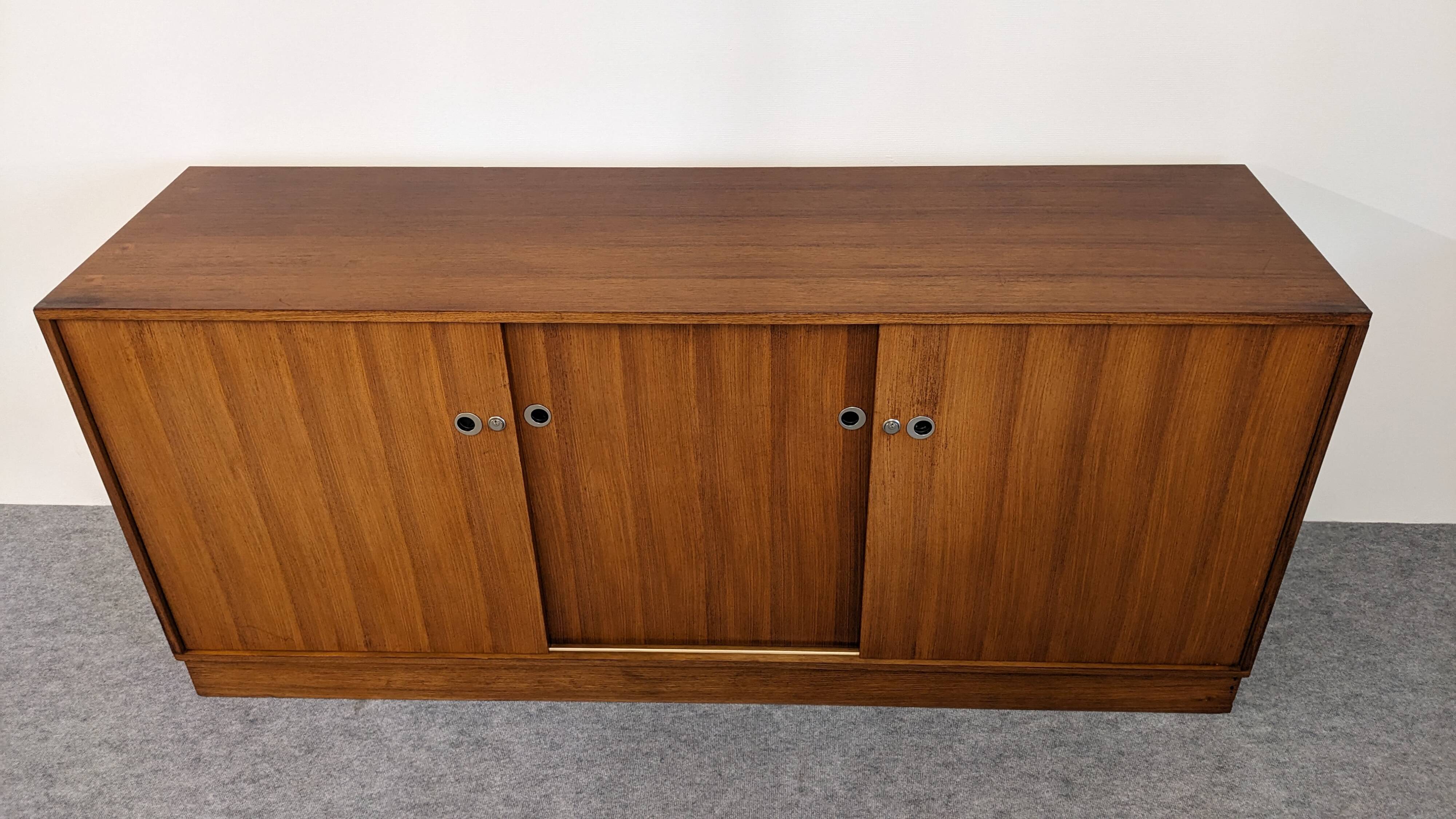 Modernist enfilade in rosewood attributed to O. Borsani, Italy circa 1970.
