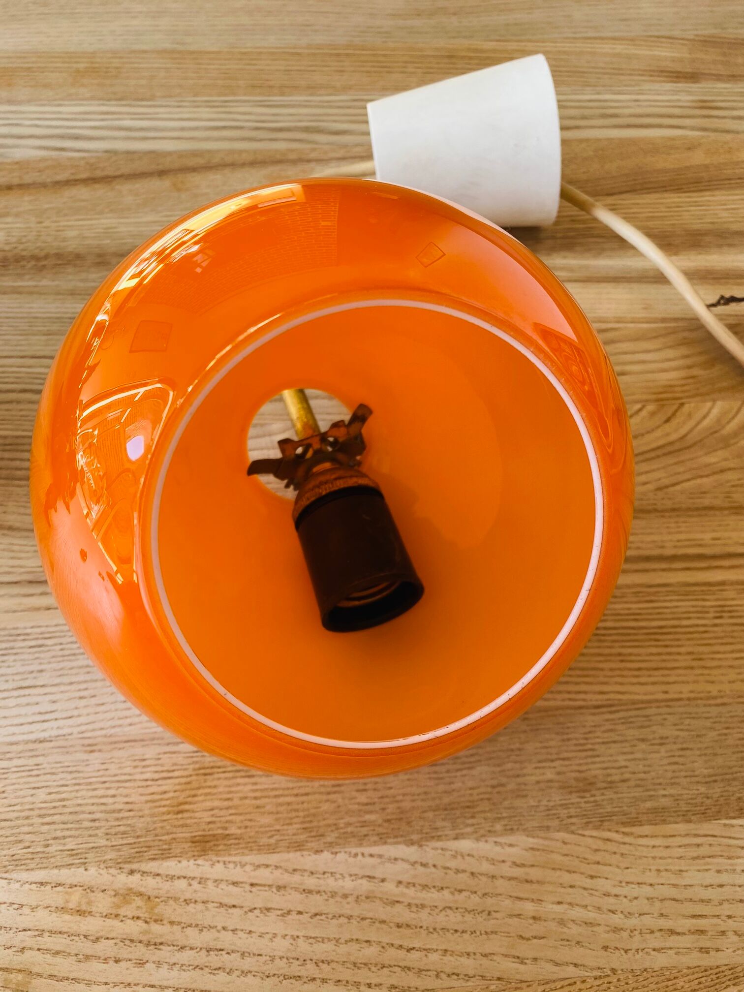 Hanging in orange opaline