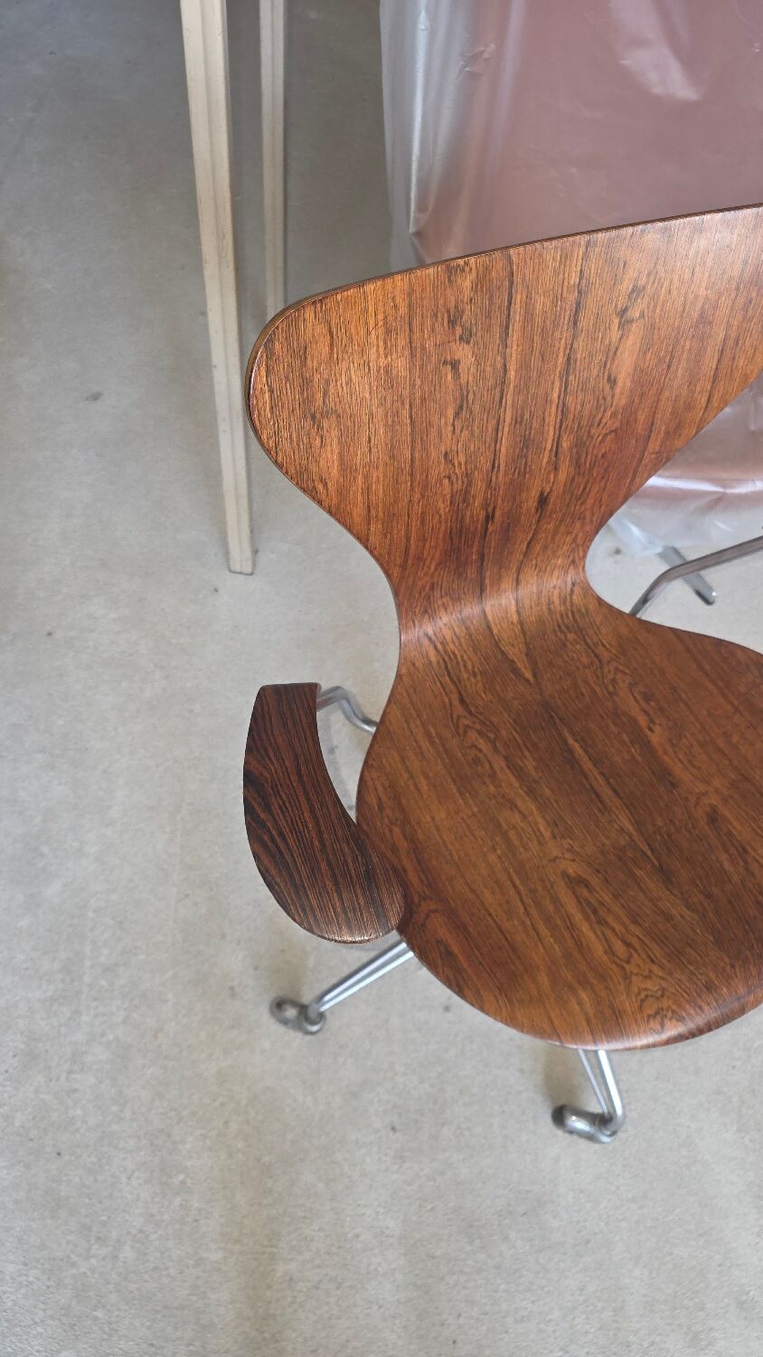 Arne Jacobsen 3217 rosewood desk chair Fritz Hansen