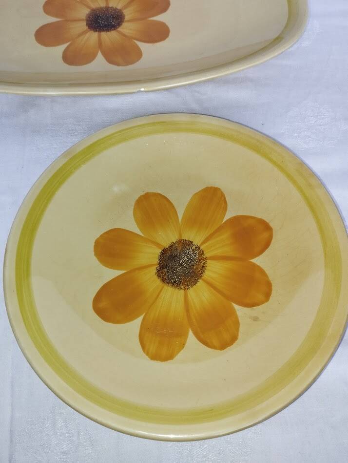 Soleil Gien set – large dishes and vintage serving dish