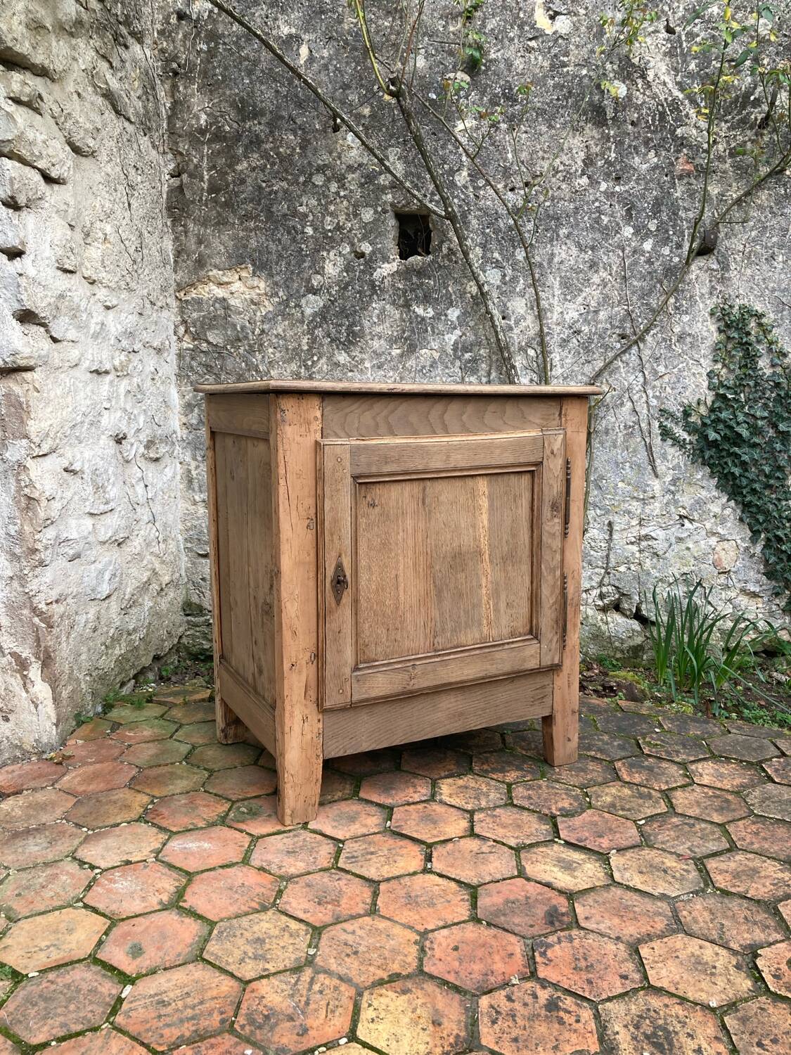 Antique wooden confit pot.