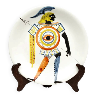 Assiette en faïence Roger Capron, Vallauris, guerrier antique - années 60