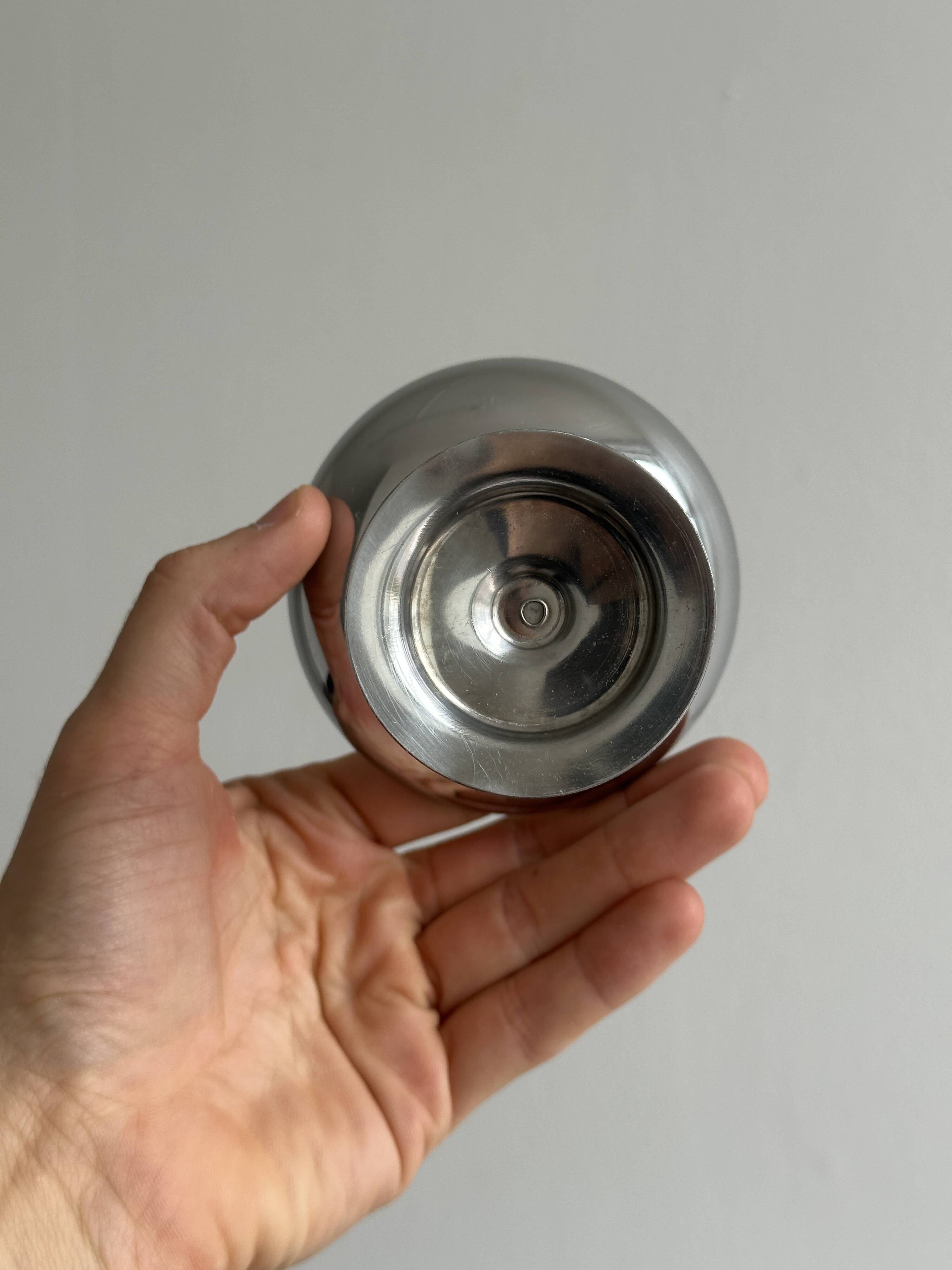 6 shiny stainless steel ice cream cups