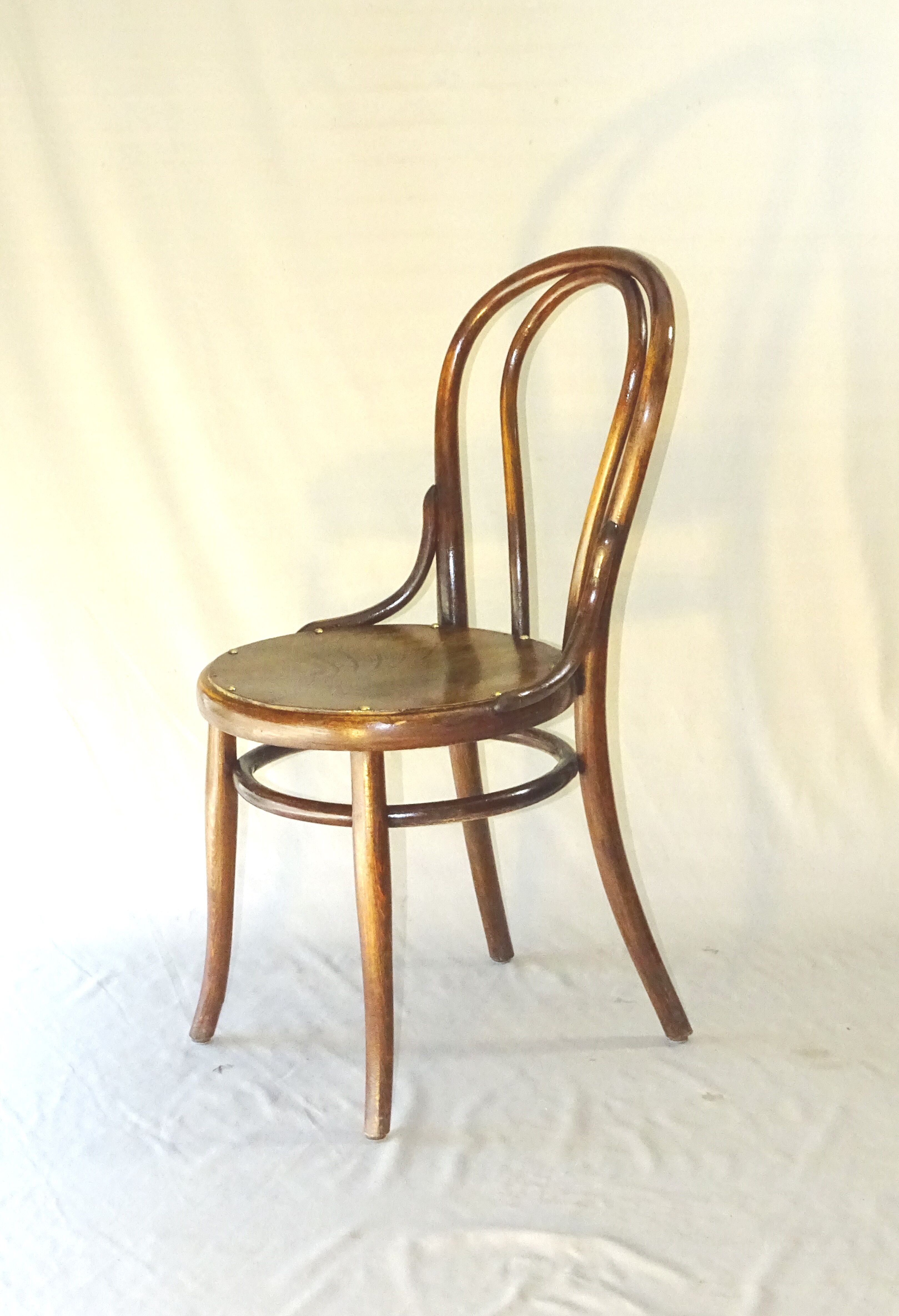 Thonet chair N°18 circa 1880 wooden seat