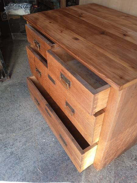 Commode en chêne brut et laiton, 1940