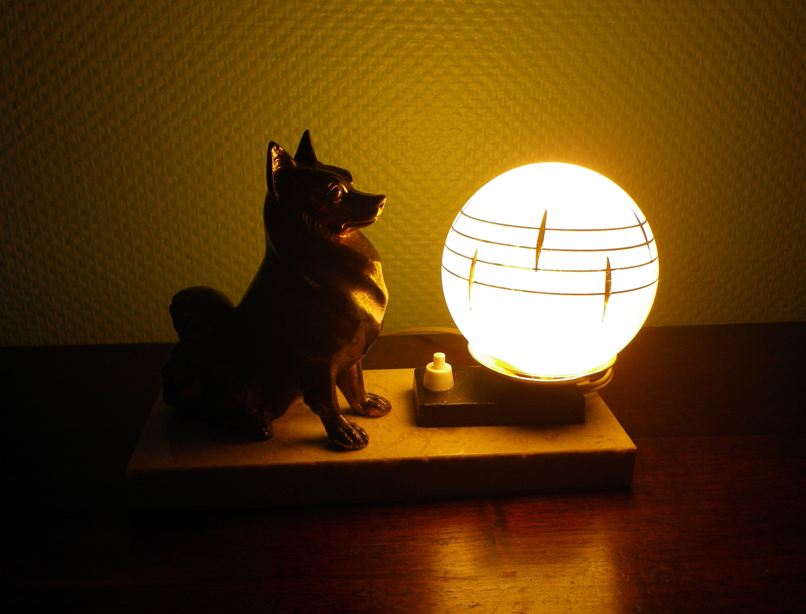 Table lamp, art deco, marble, opaline, bronze patinated metal decoration, switch