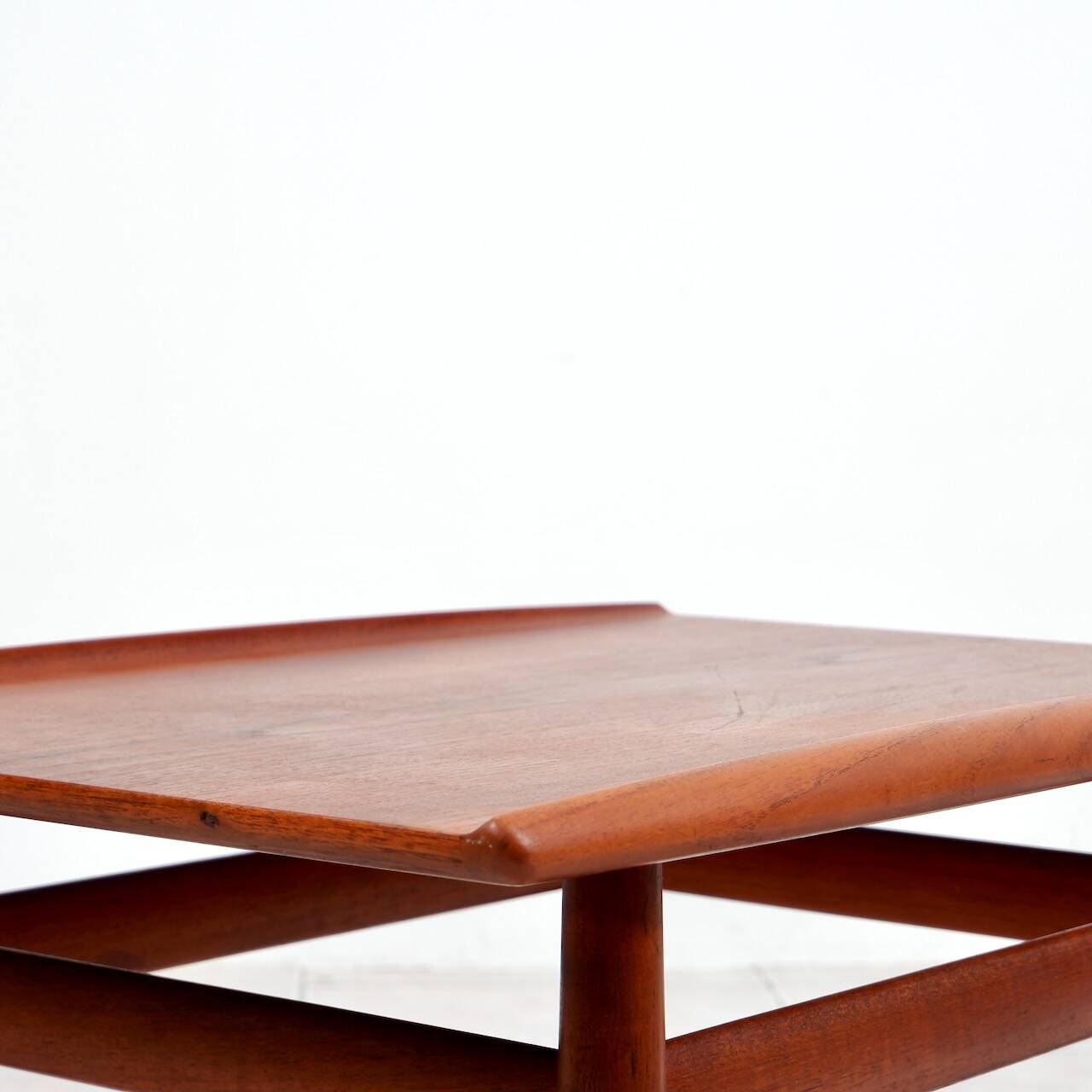 „Surfboard“ teak coffee table by Grete Jalk for Glostrup