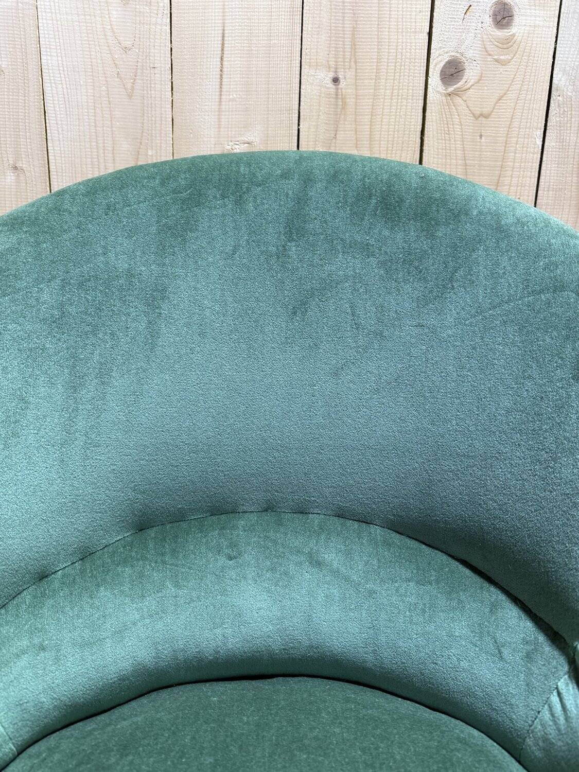 Napoleon III period crapaud armchair in green velvet.