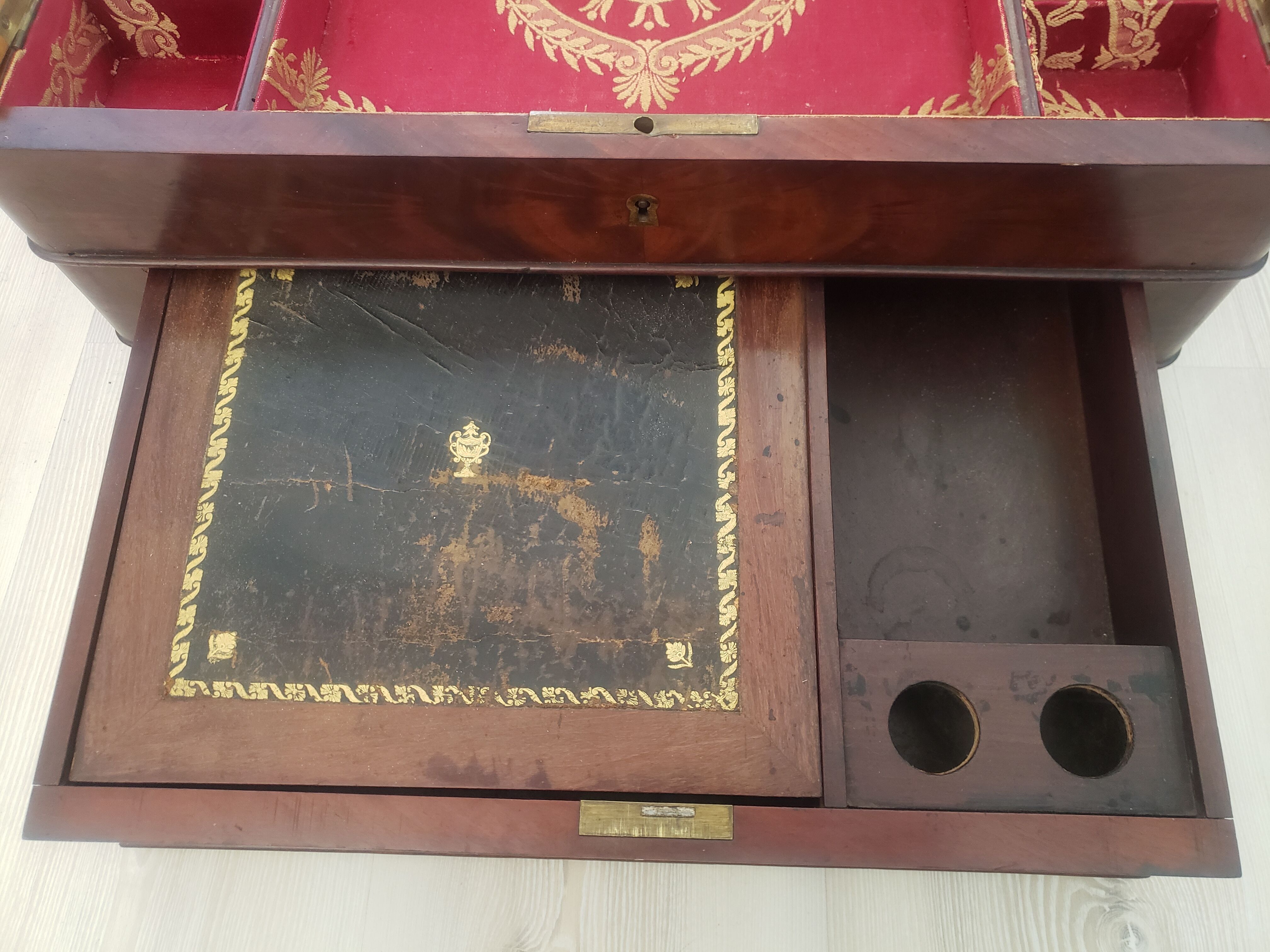 Mahogany travel writing board