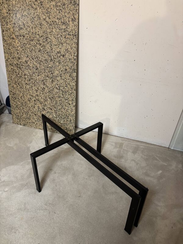 Table basse en granite, Artelano 1982