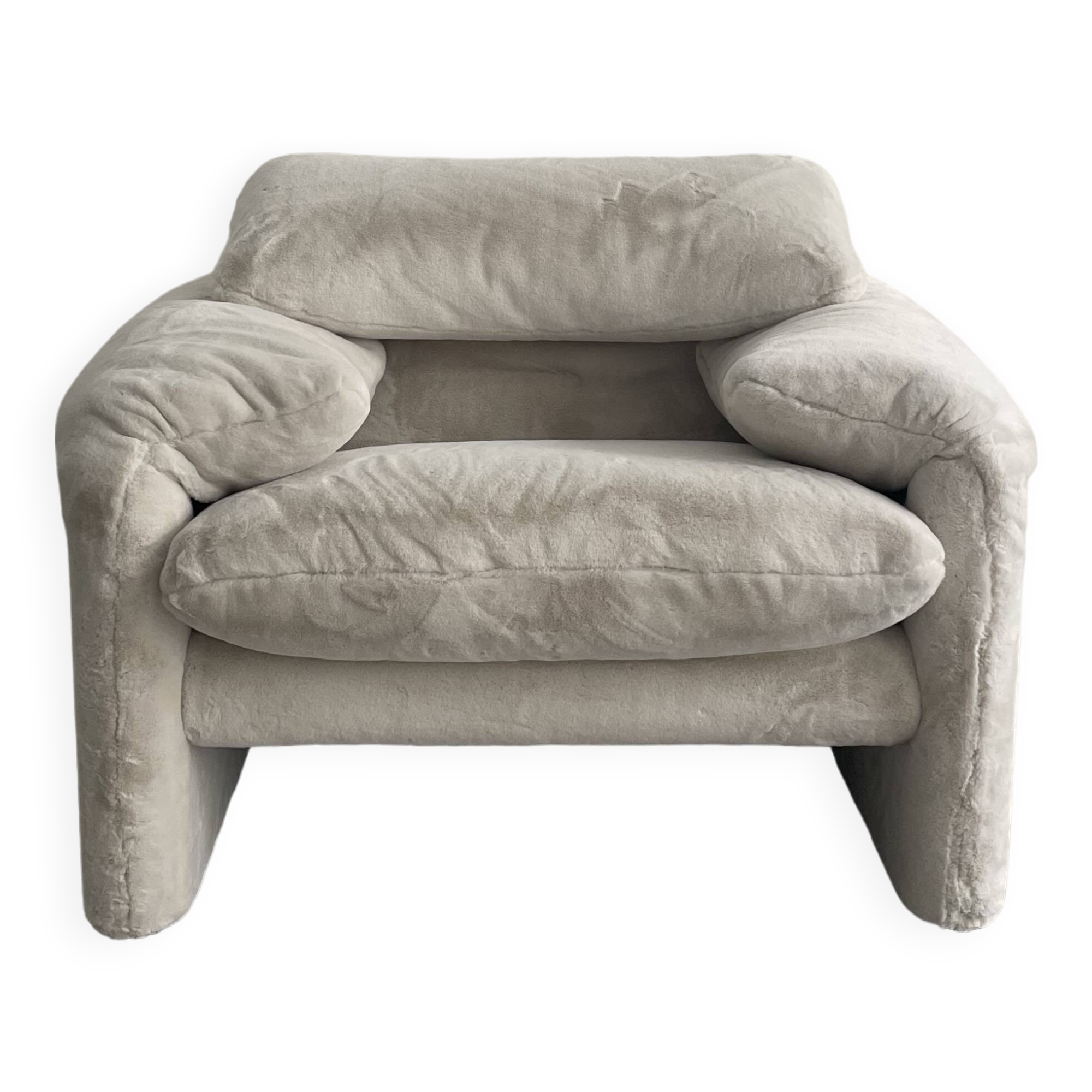 Maralunga armchair by Vico Magistretti for Cassina in fur