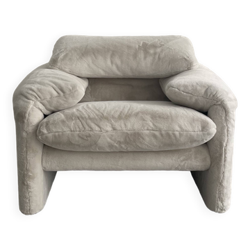 Maralunga armchair by Vico Magistretti for Cassina in fur