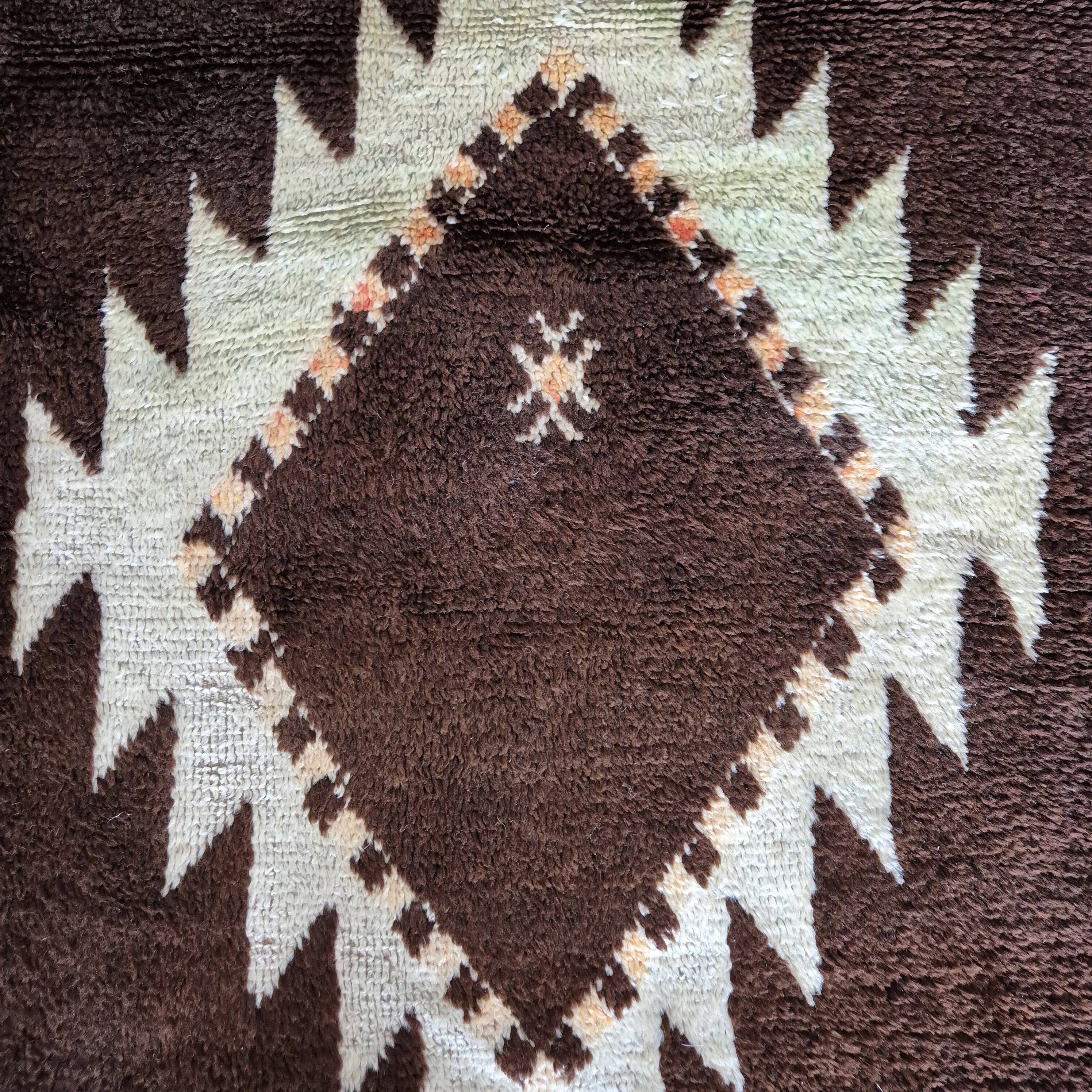 Old Taznakht Berber rug 150x245