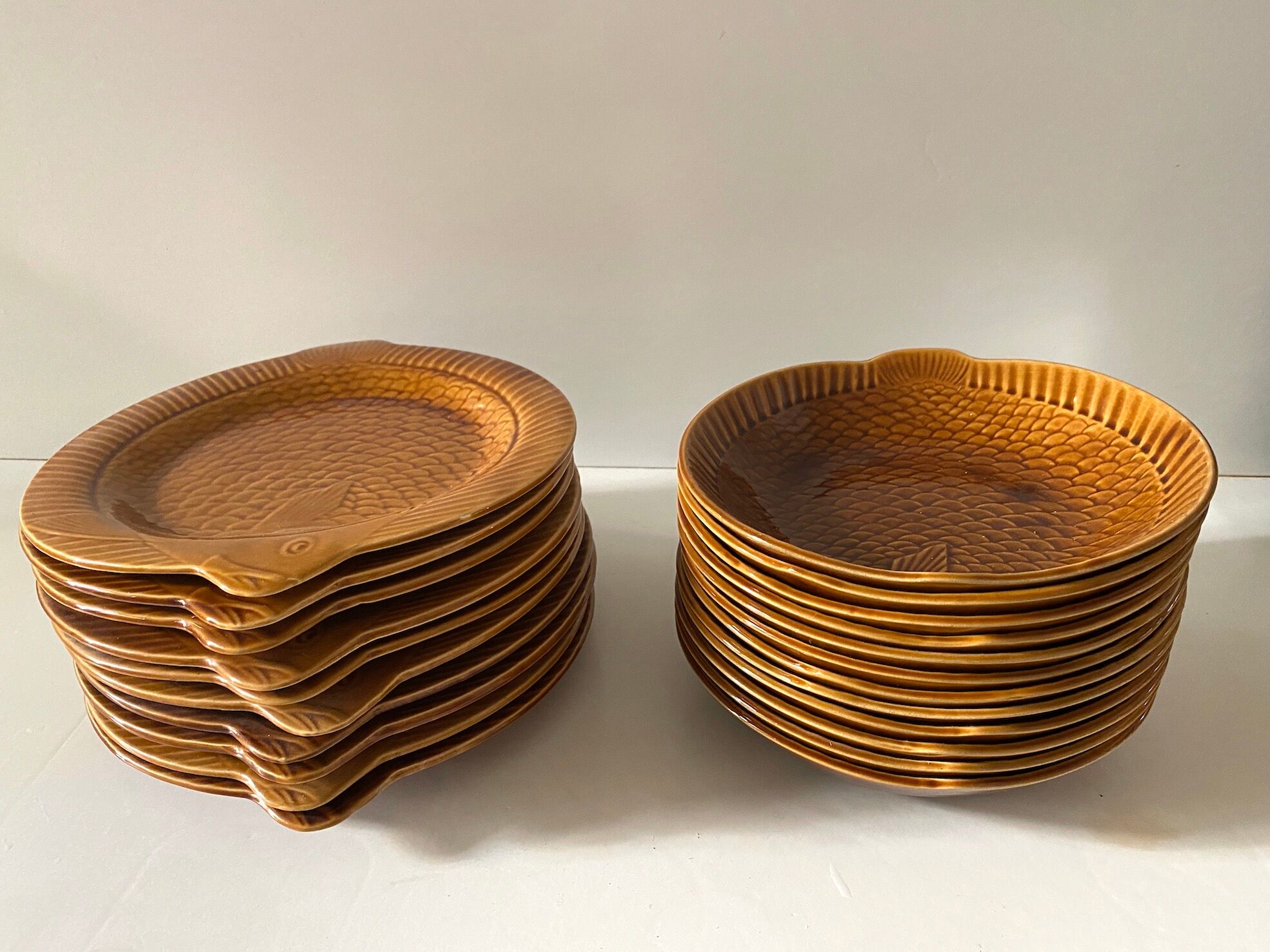 Fish service Sarreguemines vintage honey, 22 plates in total, hollow and flat