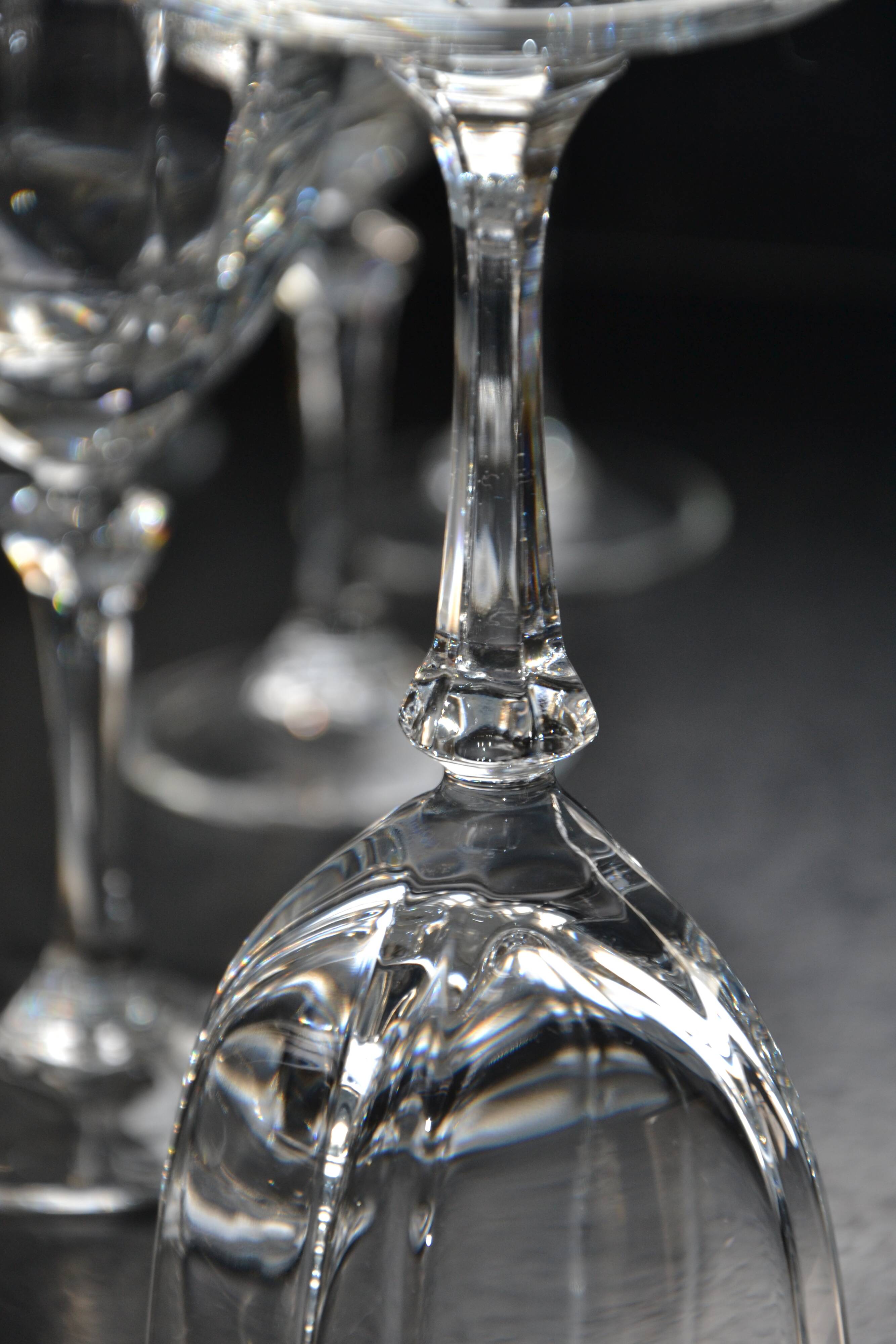 11 Arques crystal water glasses with an original square shape