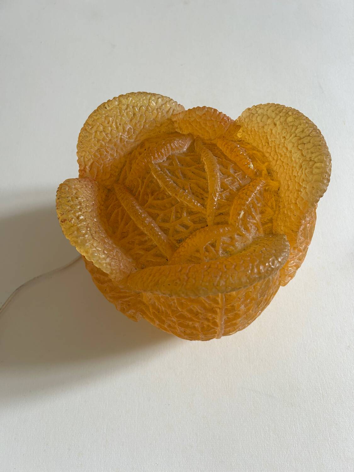 Original amber orange resin lamp in the shape of a cabbage, dating from the years.