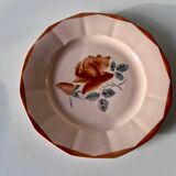 Lot de 2 assiettes anciennes en faïence Sarreguemines à décor floral