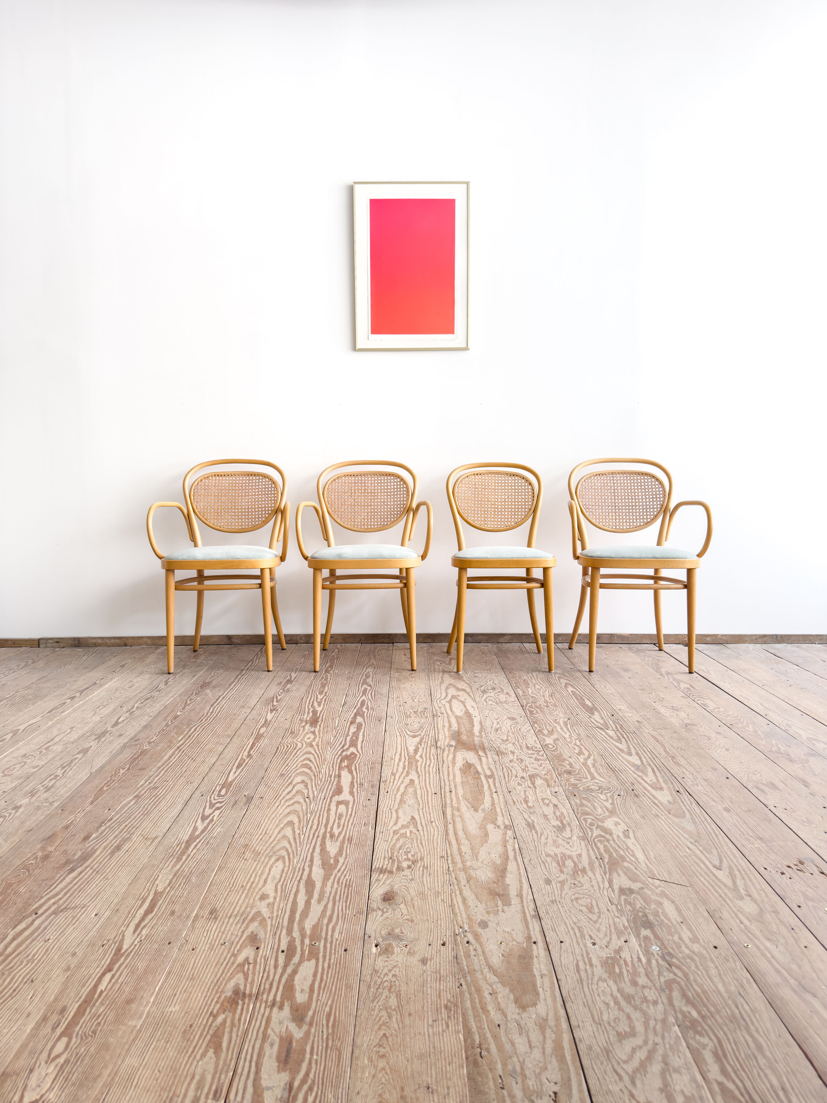 Ensemble de 4 chaises Thonet 215P en hêtre avec cannage d’origine et velour