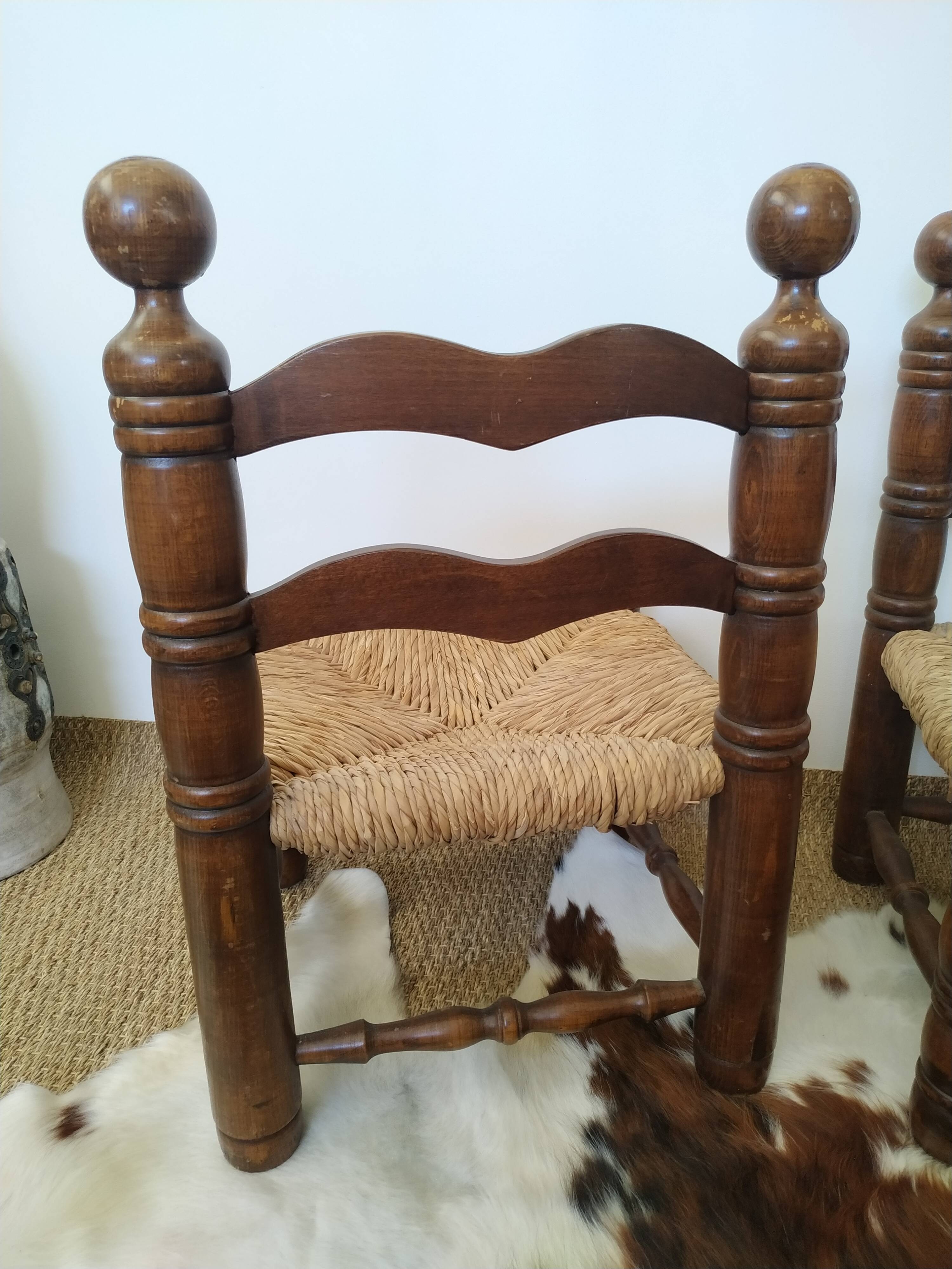 Pair of low-mulched chairs