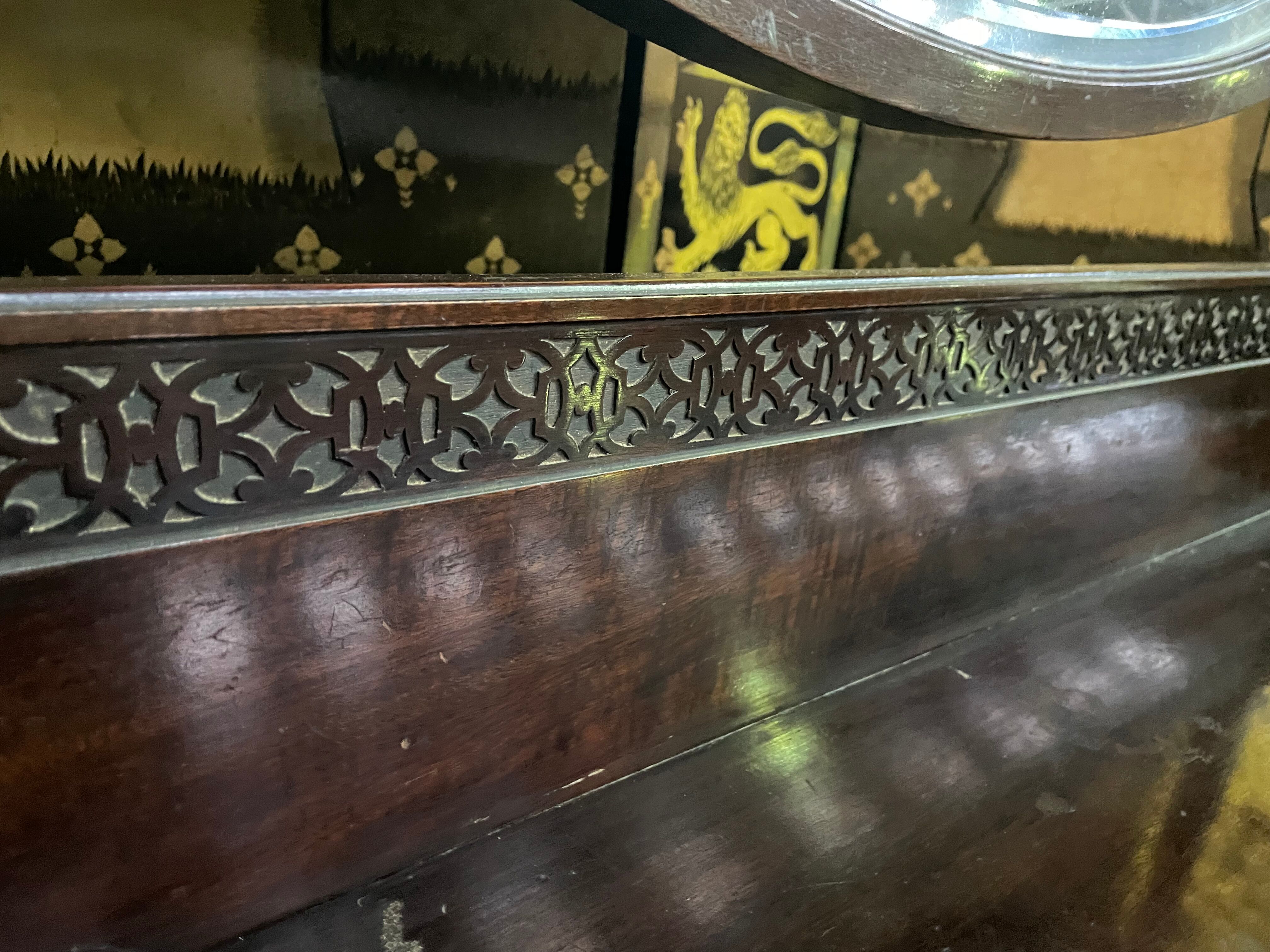 English mahogany hairdresser