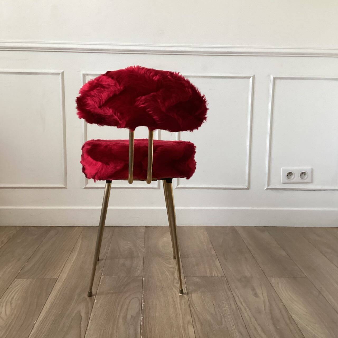 Chaise fourrure rouge